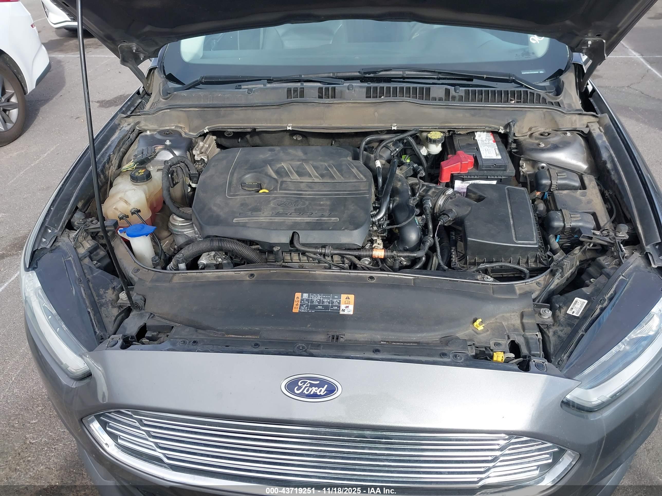 FORD FUSION image 10