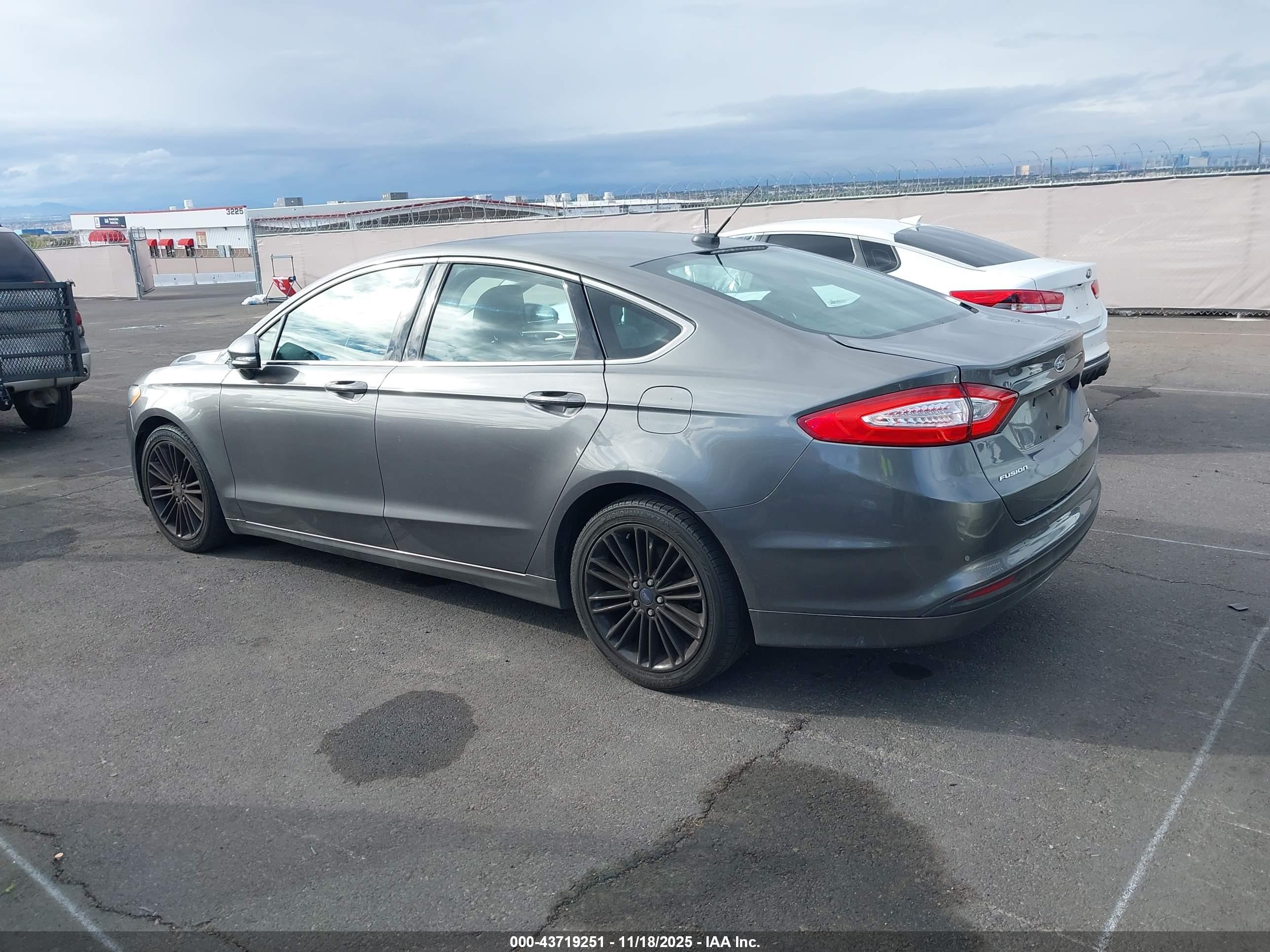 FORD FUSION image 3