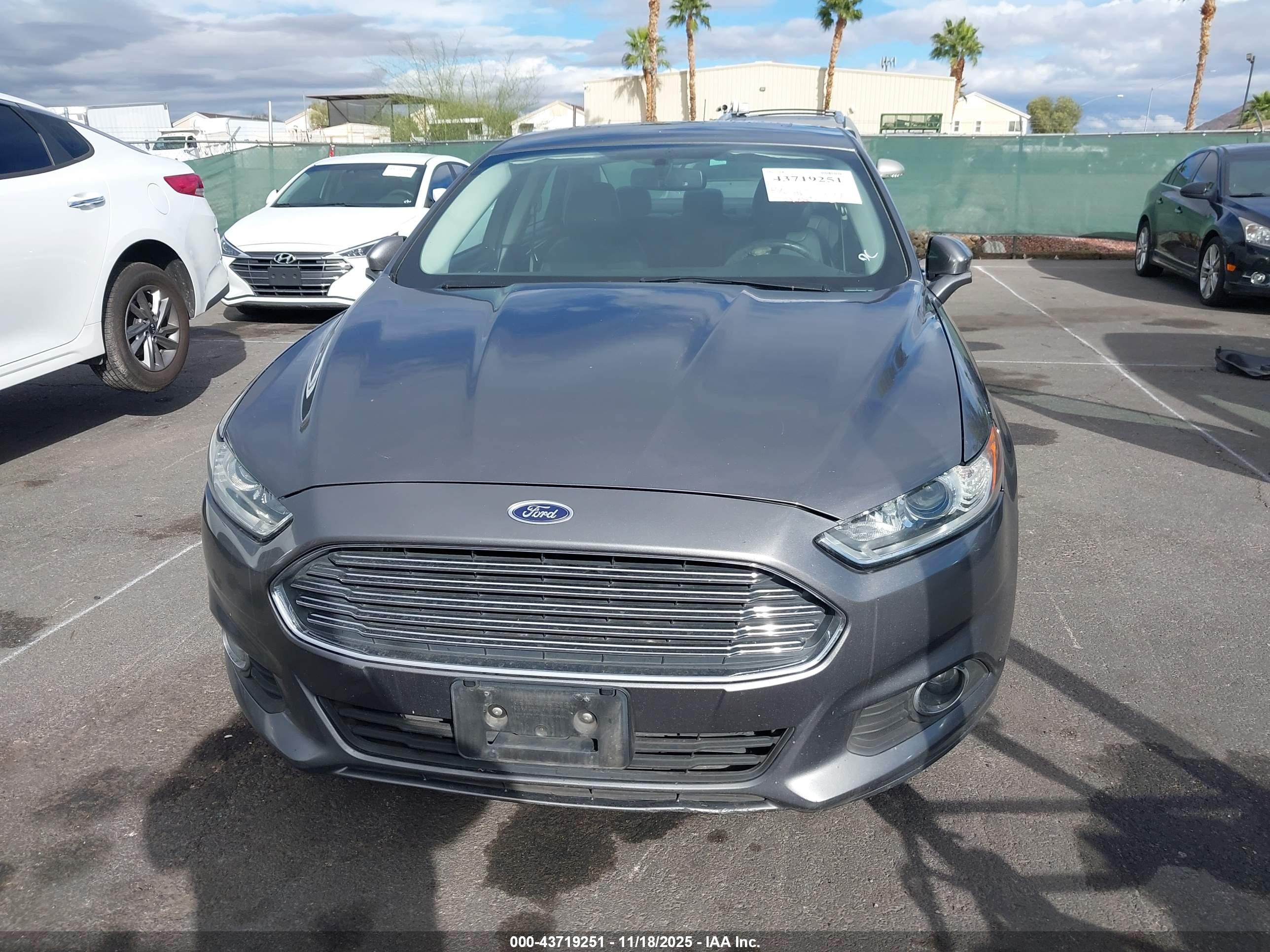 FORD FUSION image 6