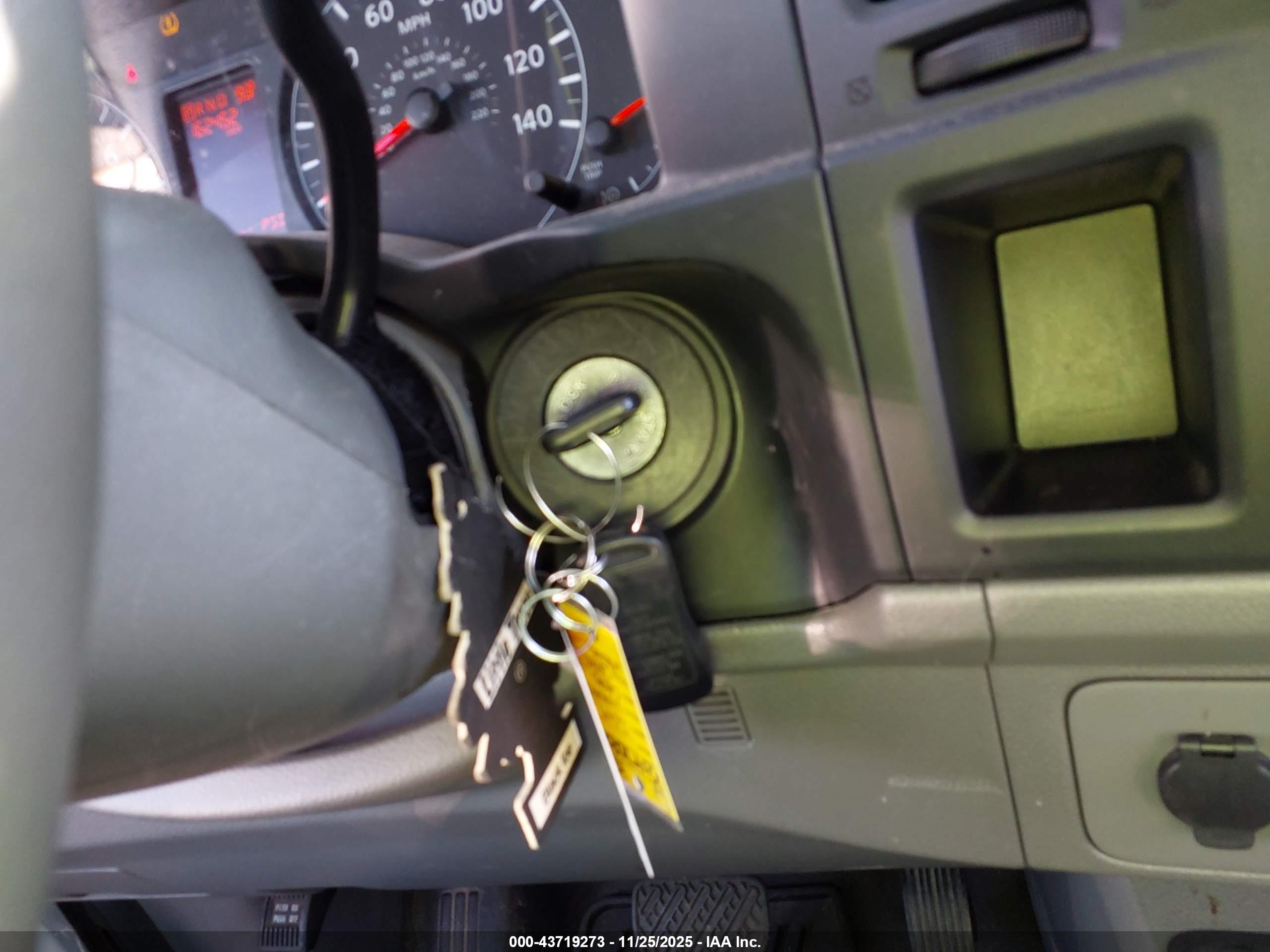 NISSAN NV image 11