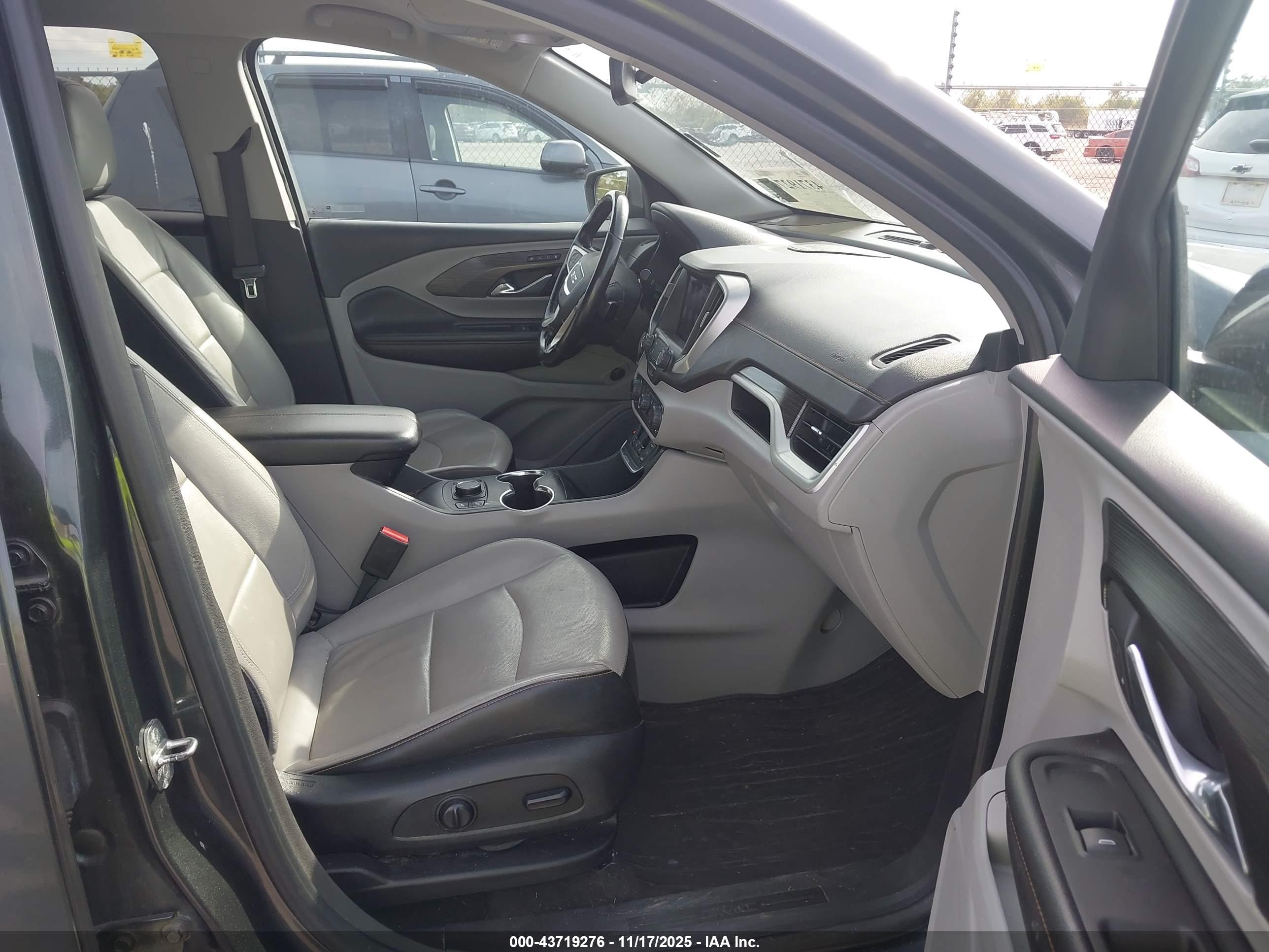 GMC TERRAIN image 5