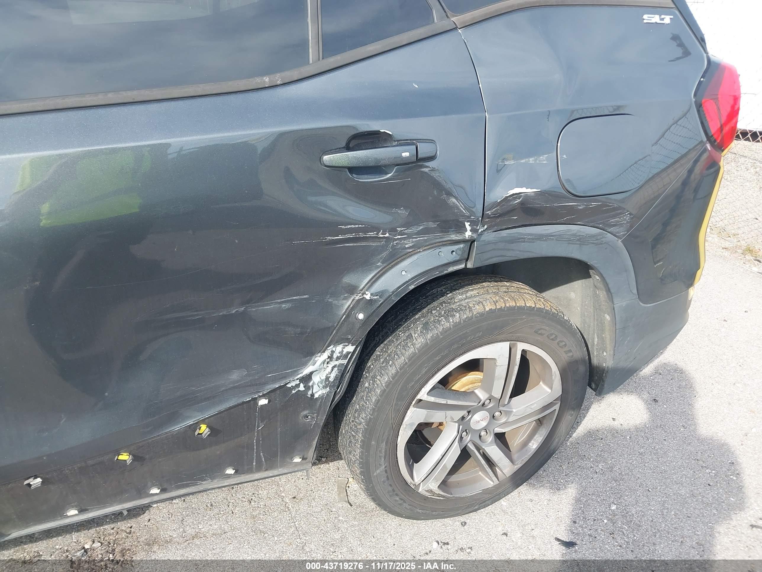 GMC TERRAIN image 6