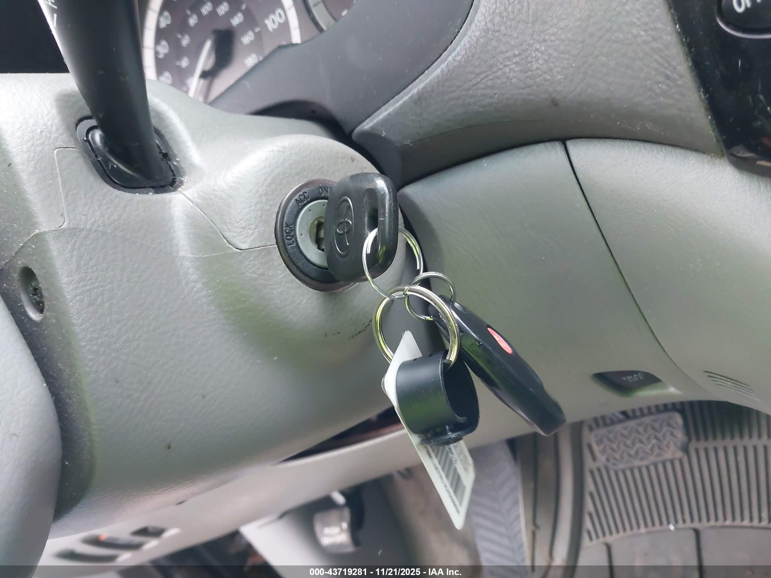 TOYOTA SIENNA image 11