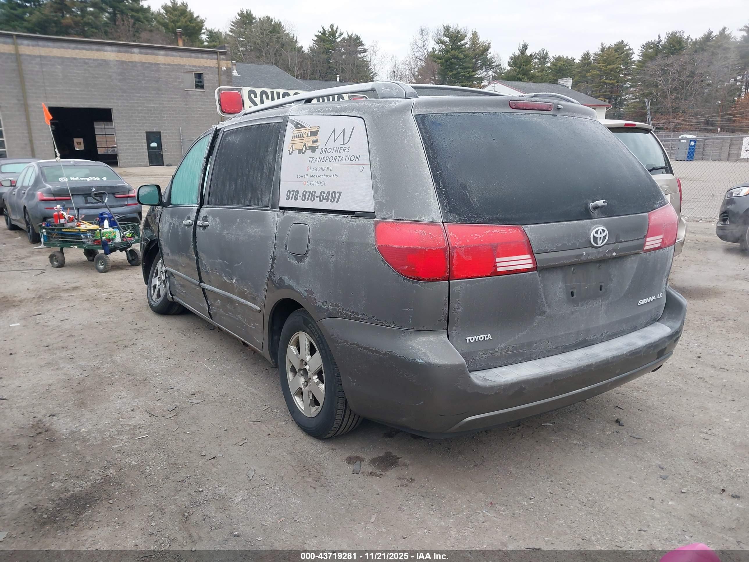 TOYOTA SIENNA image 3