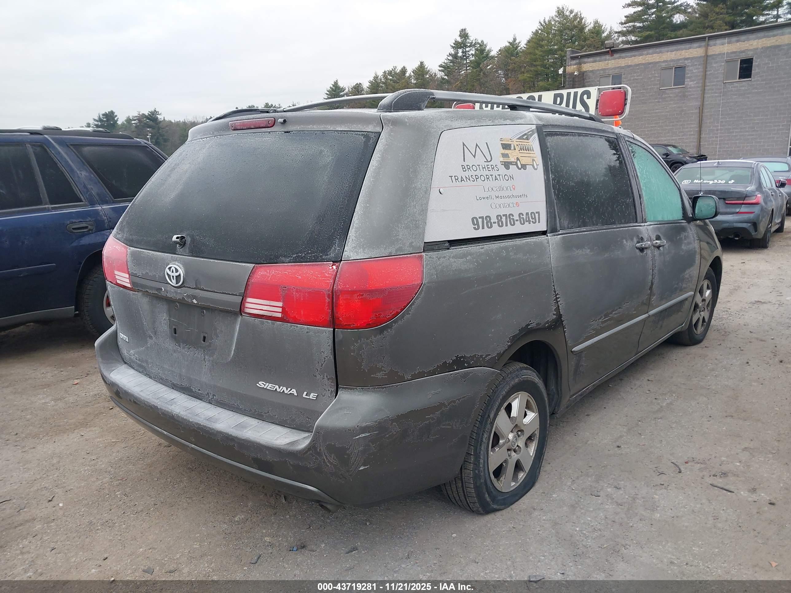 TOYOTA SIENNA image 4