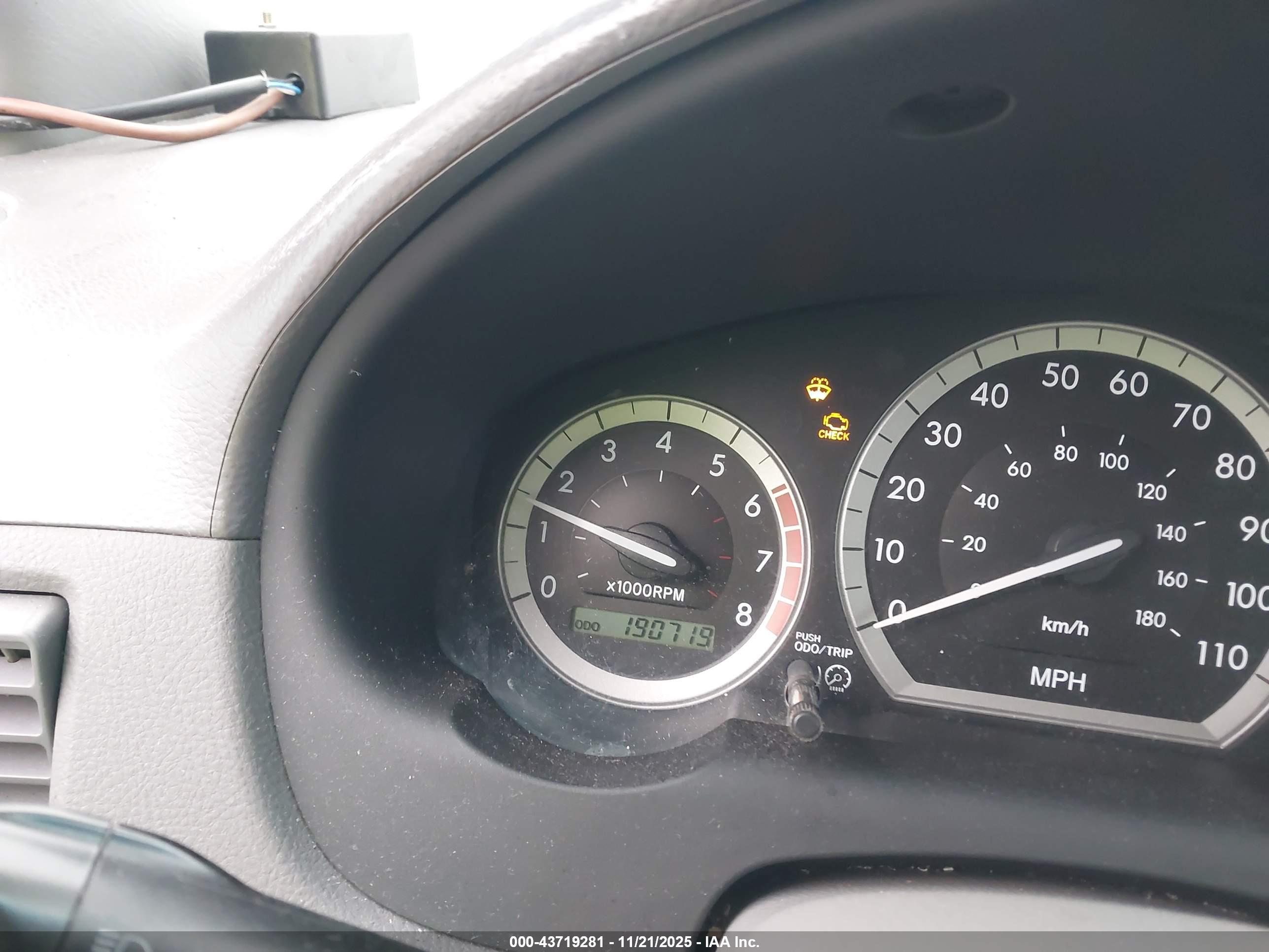 TOYOTA SIENNA image 7