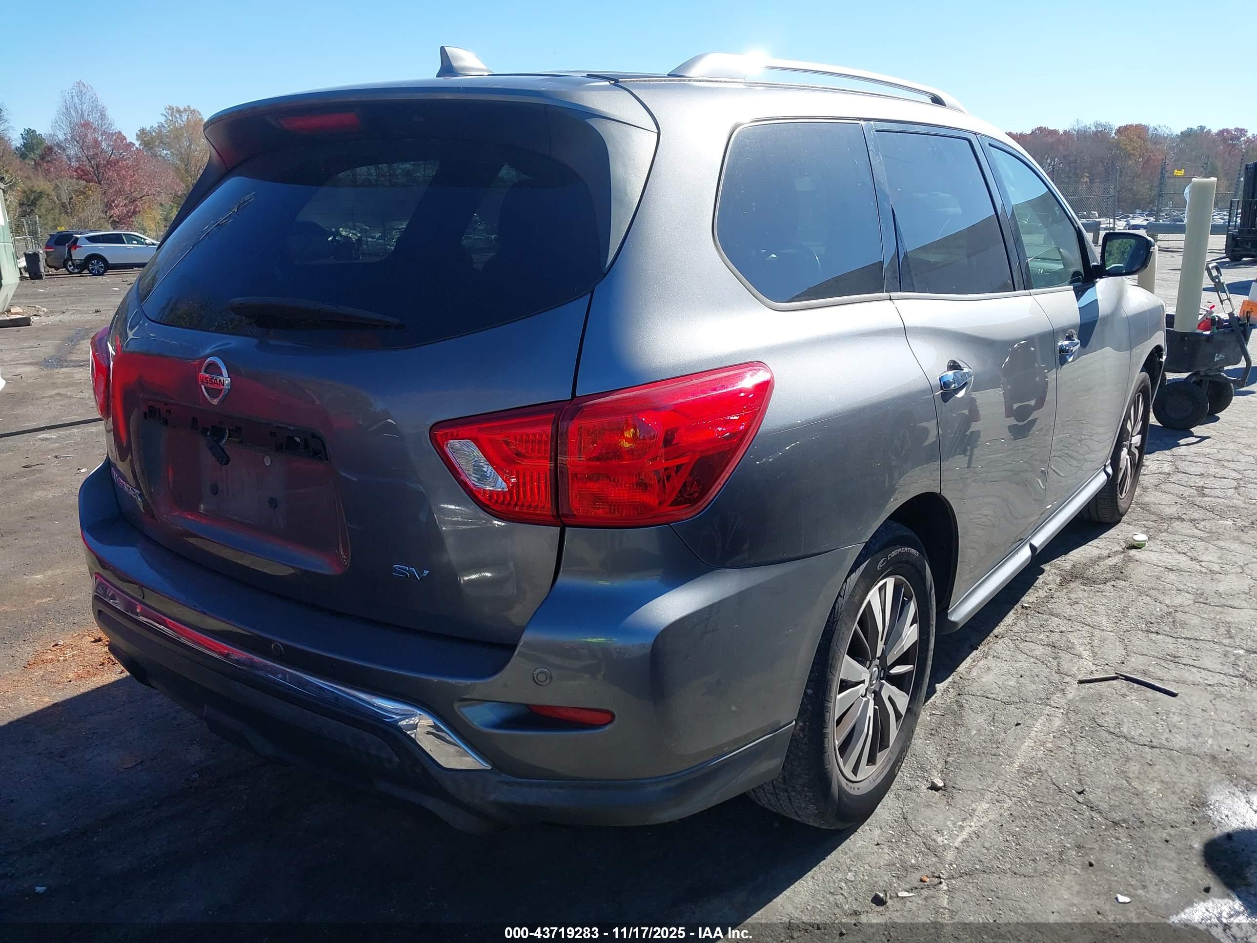 NISSAN PATHFINDER image 4