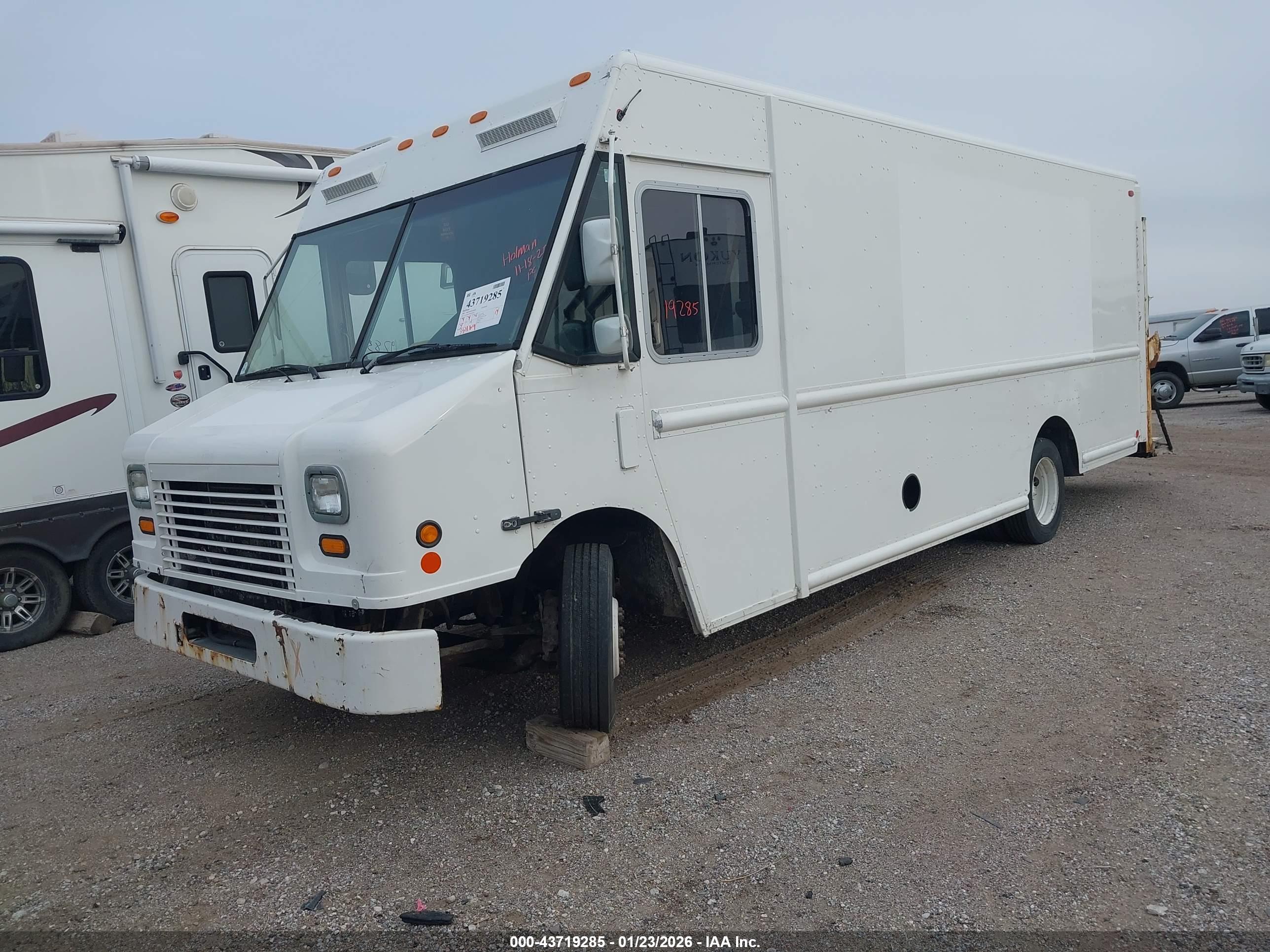 FREIGHTLINER CHASSIS image 2