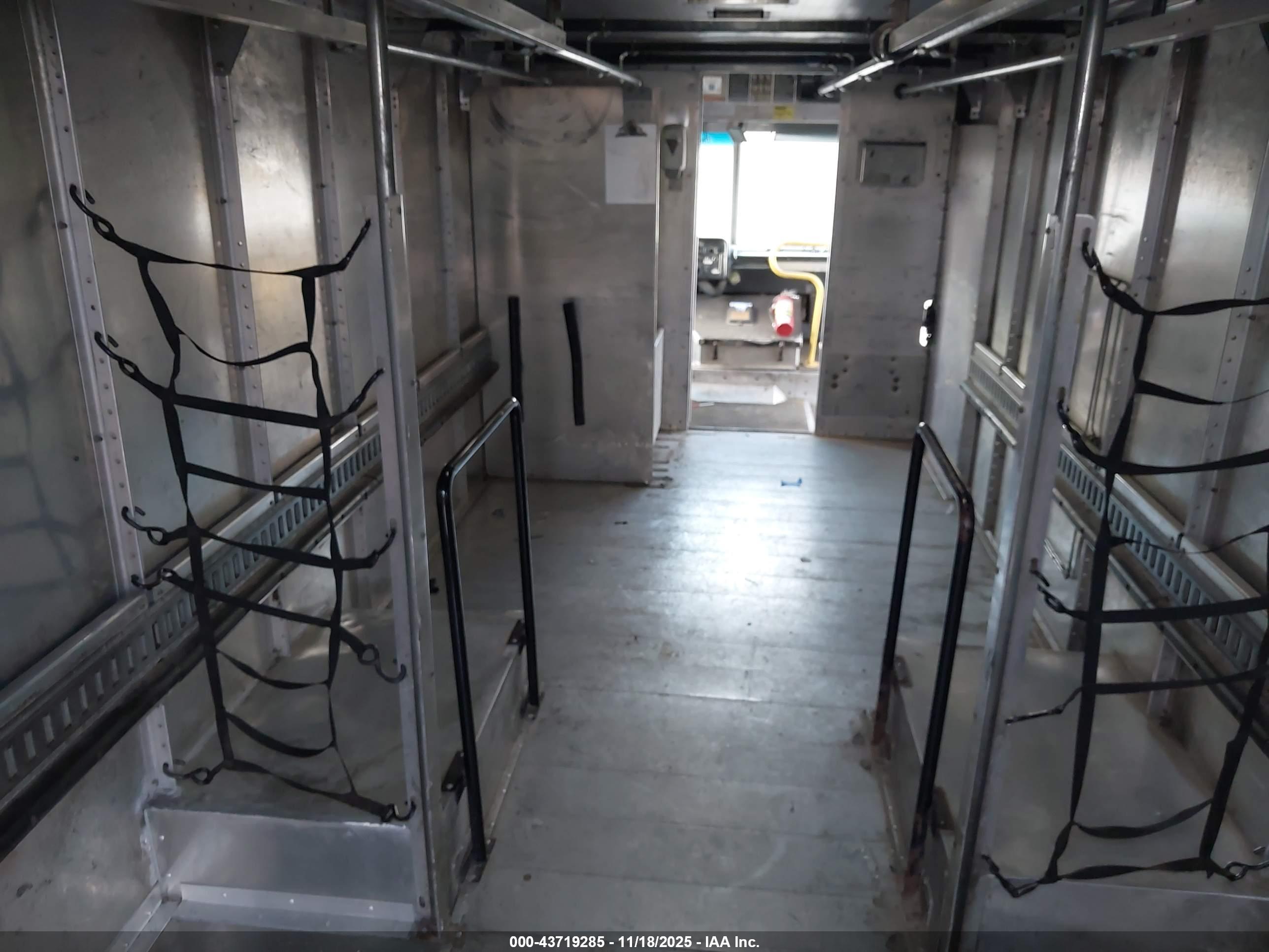 FREIGHTLINER CHASSIS image 7