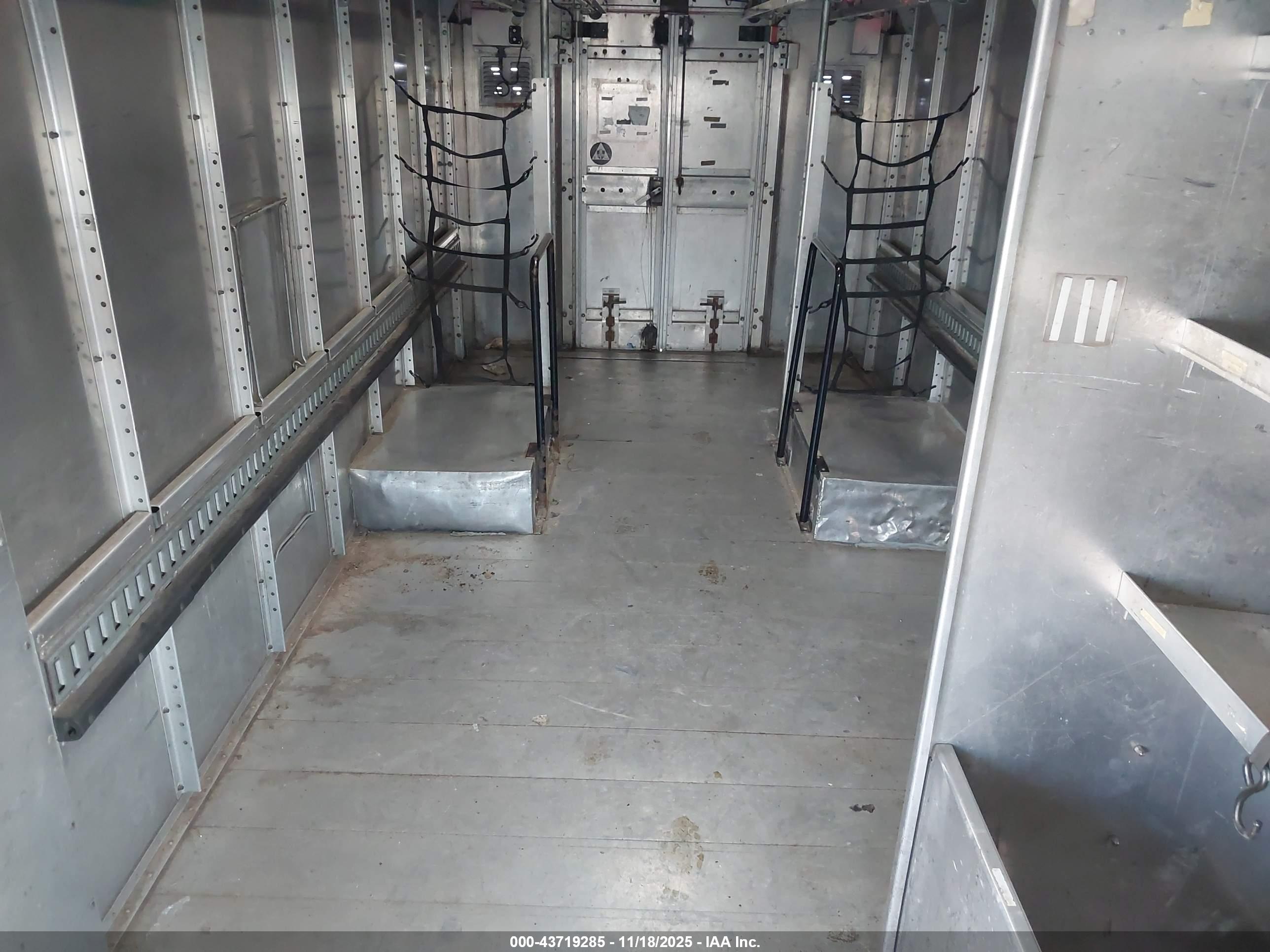 FREIGHTLINER CHASSIS image 8