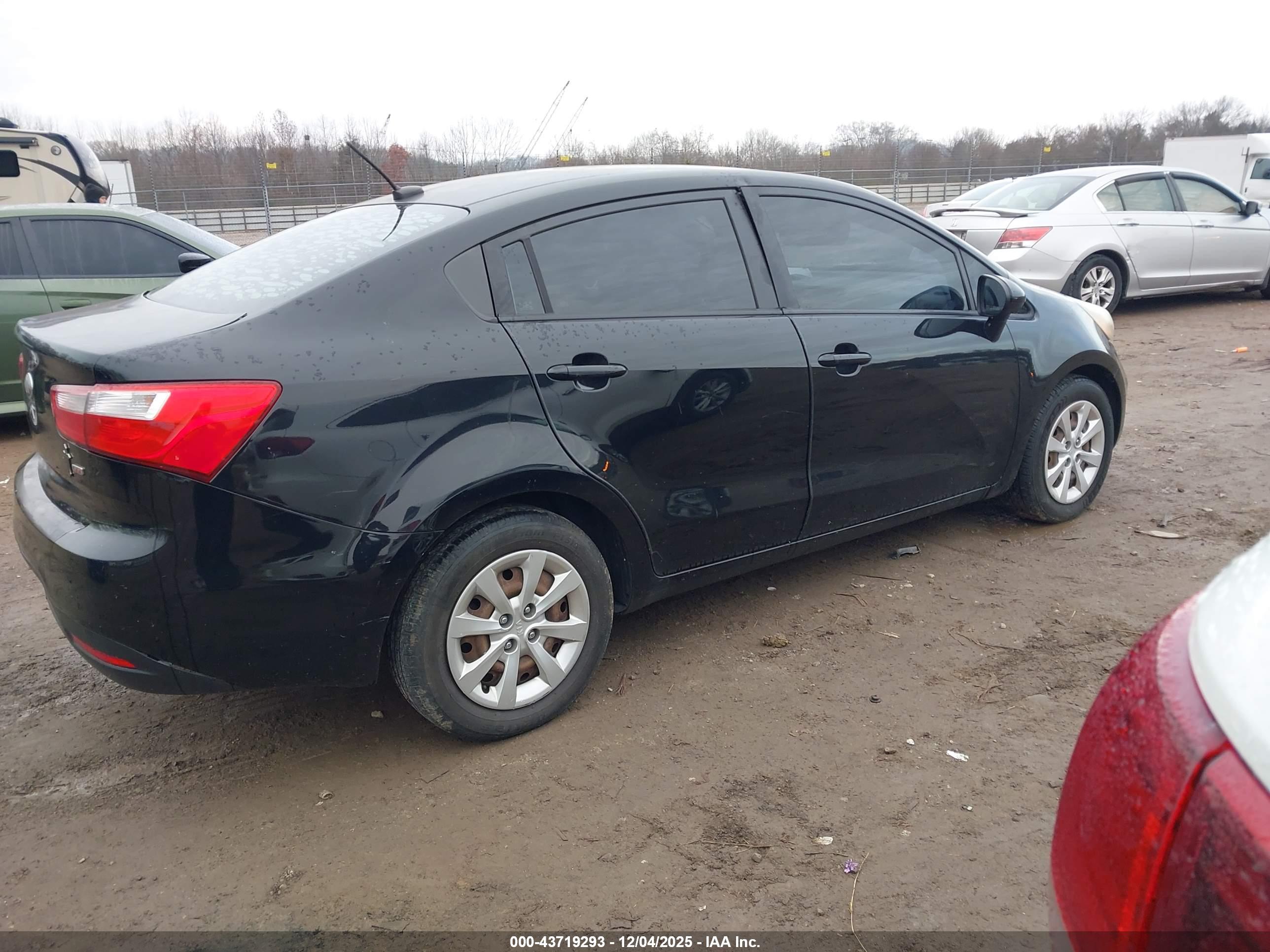 KIA RIO image 4