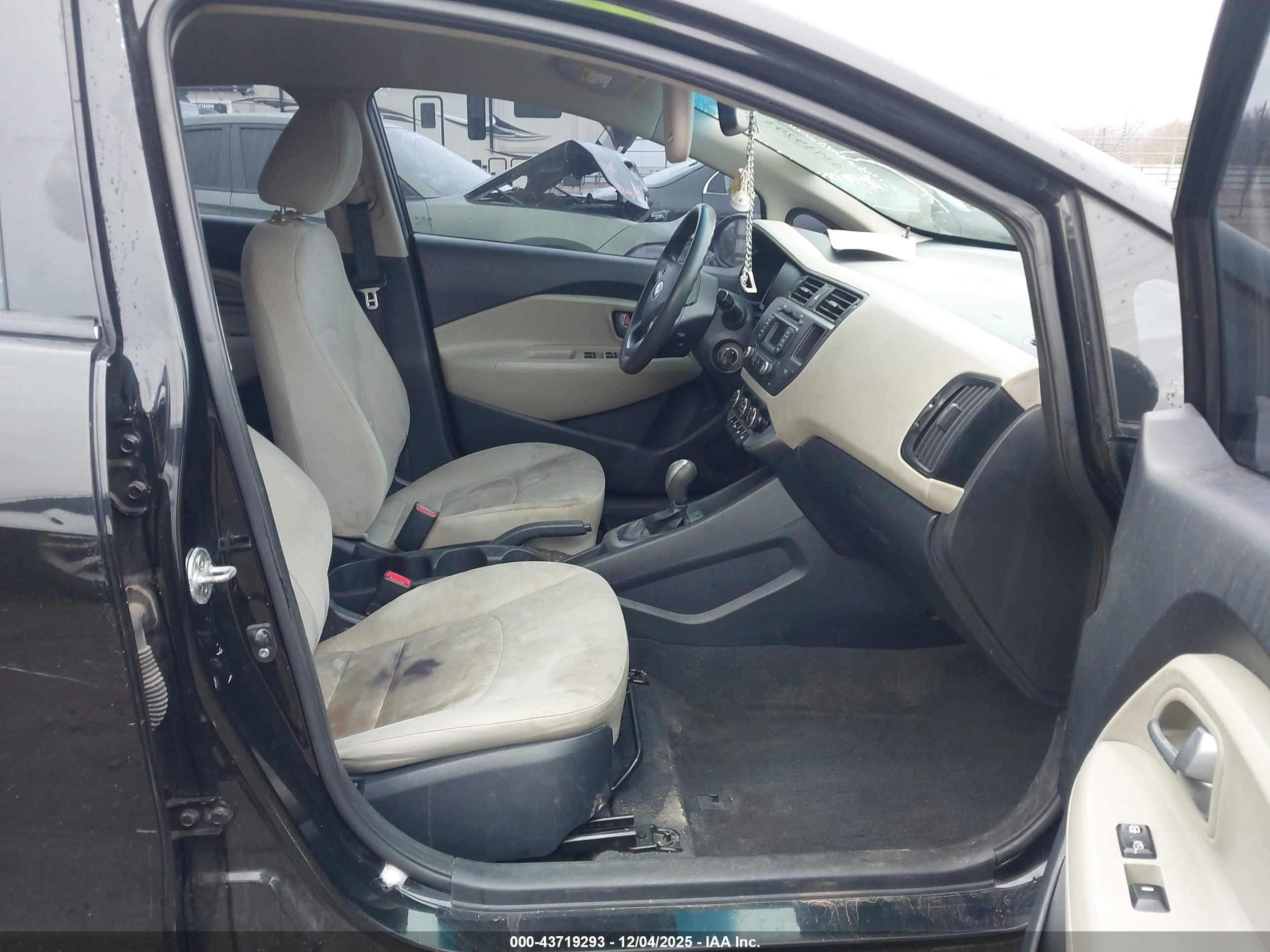 KIA RIO image 5