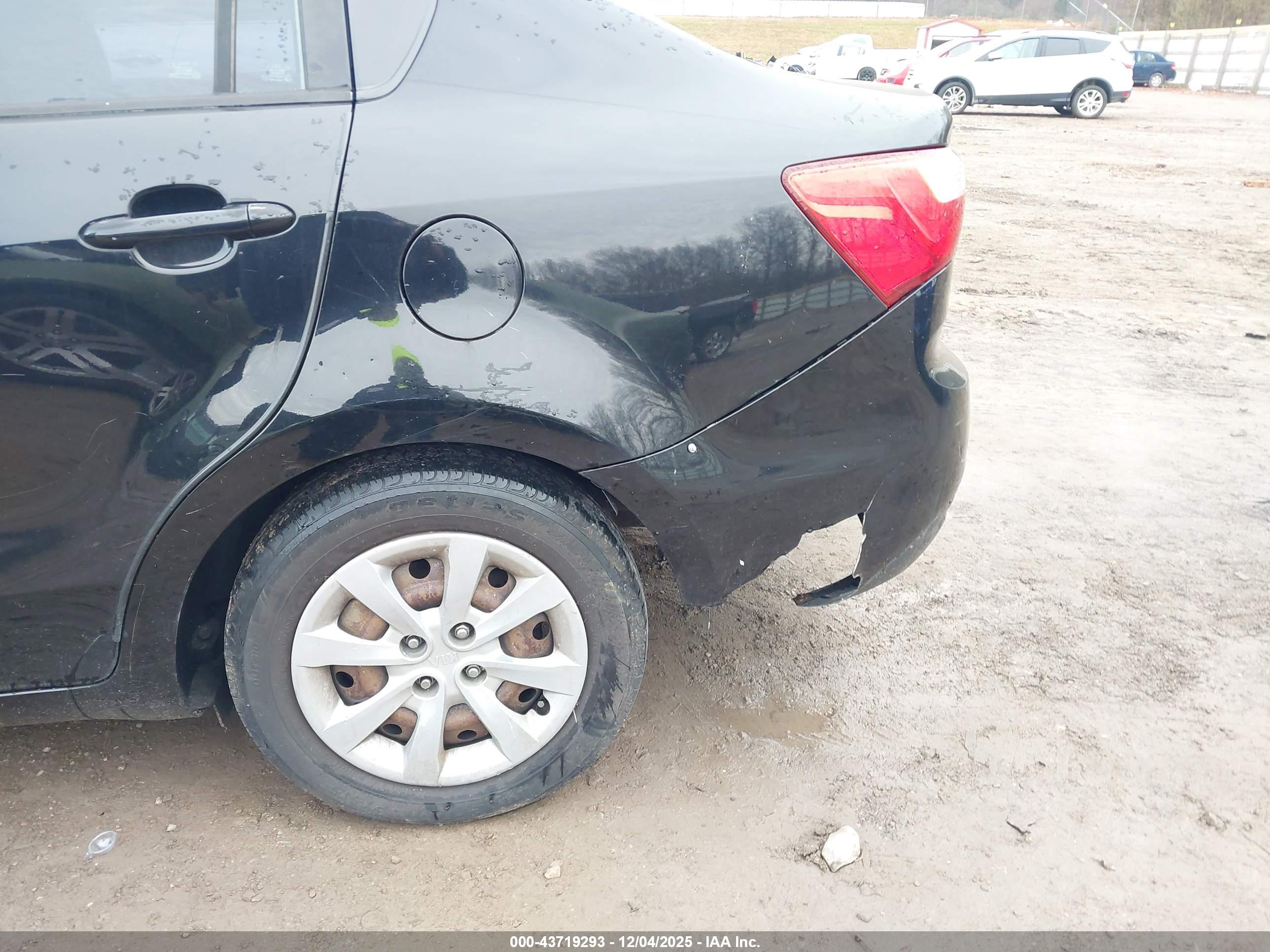 KIA RIO image 6