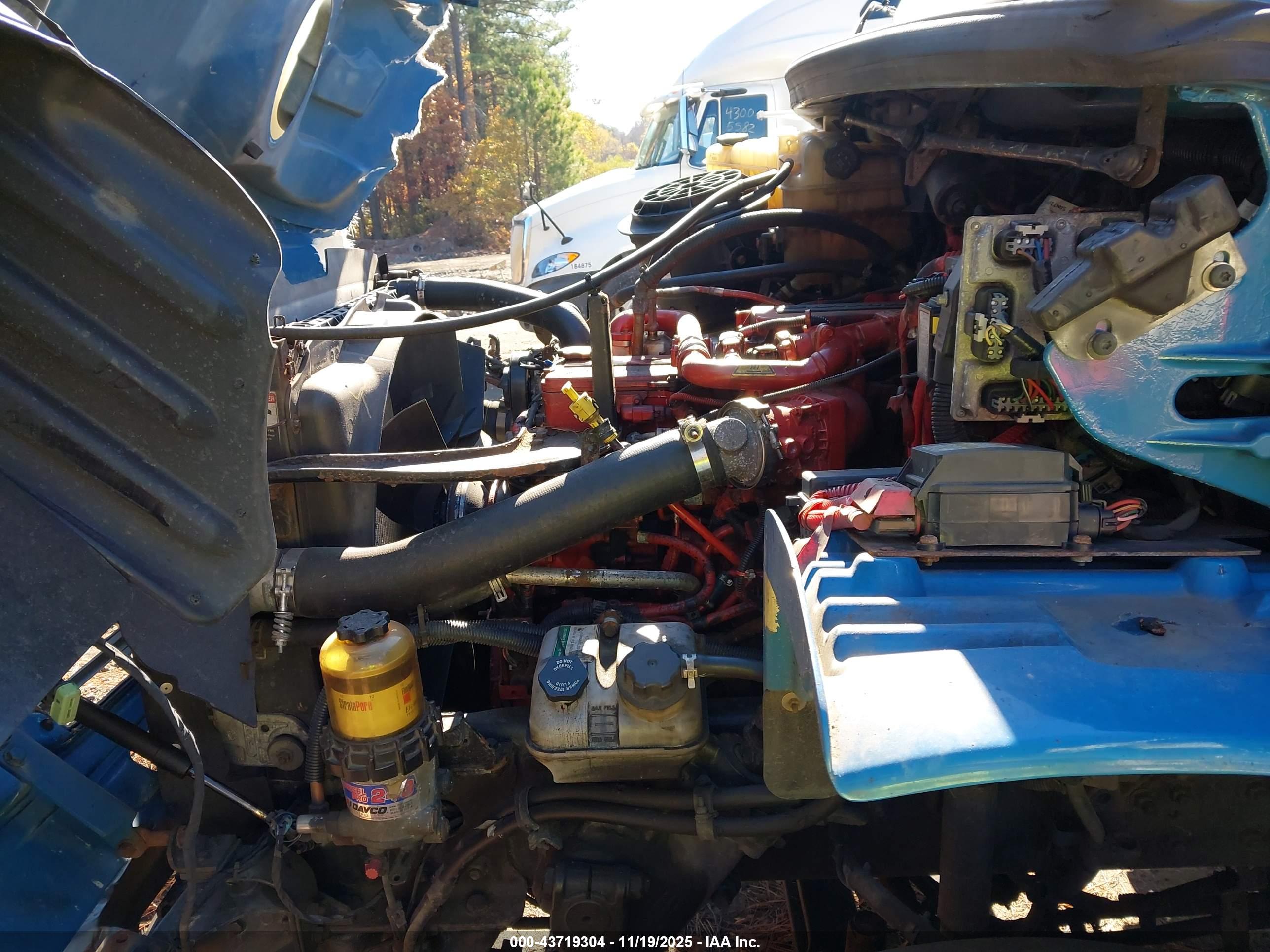 FREIGHTLINER M2 image 10