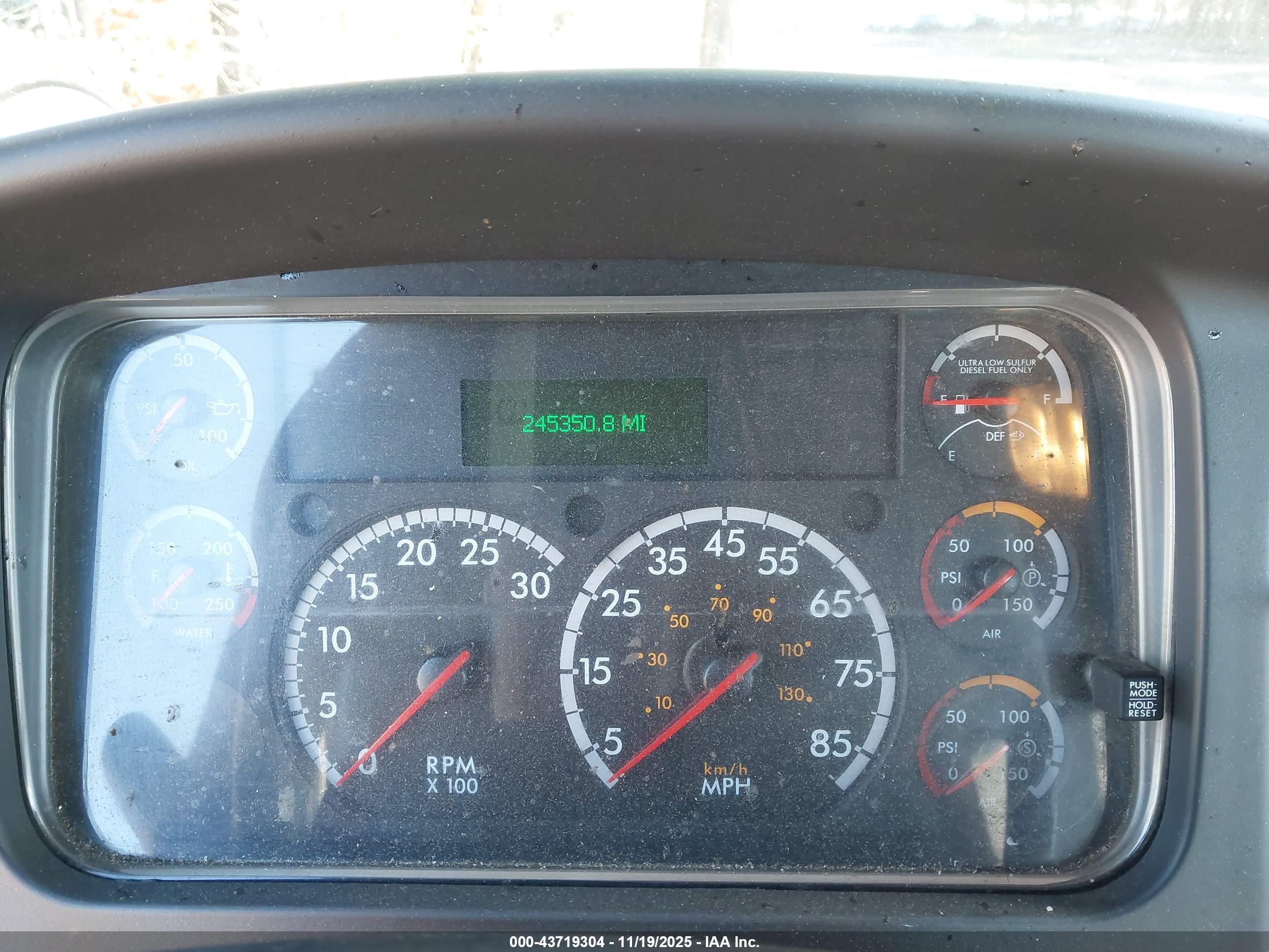 FREIGHTLINER M2 image 6