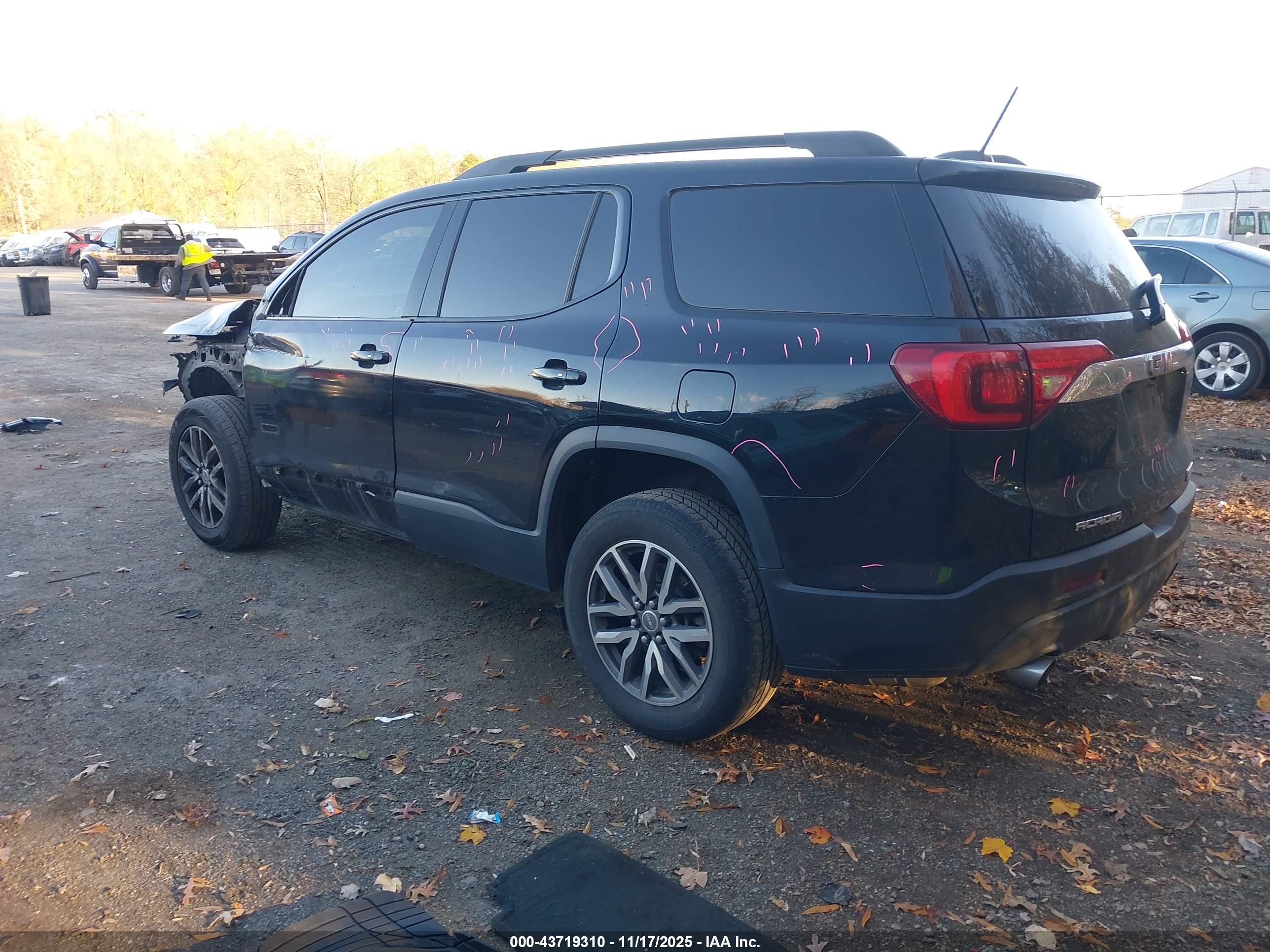 GMC ACADIA image 3