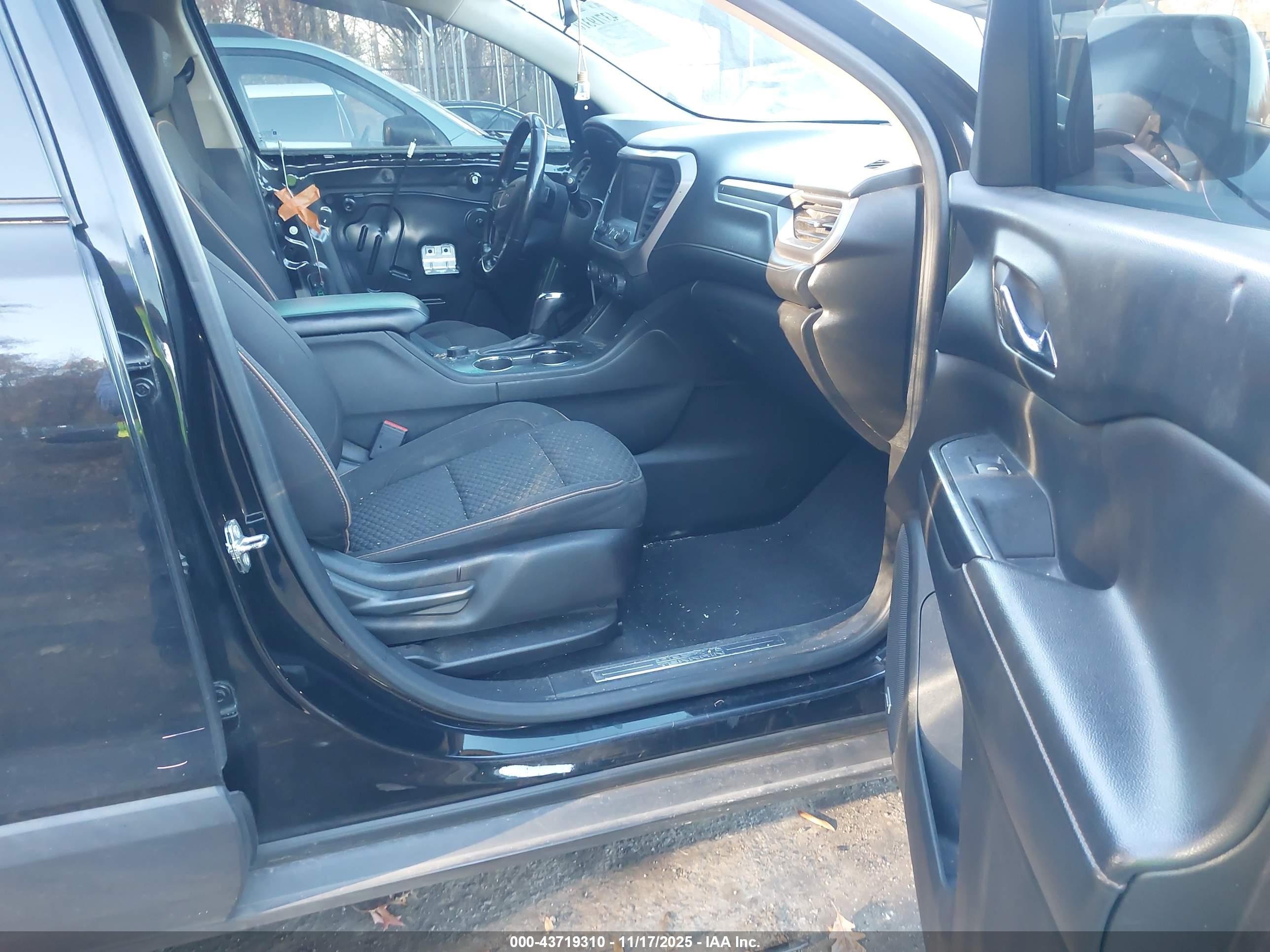 GMC ACADIA image 5