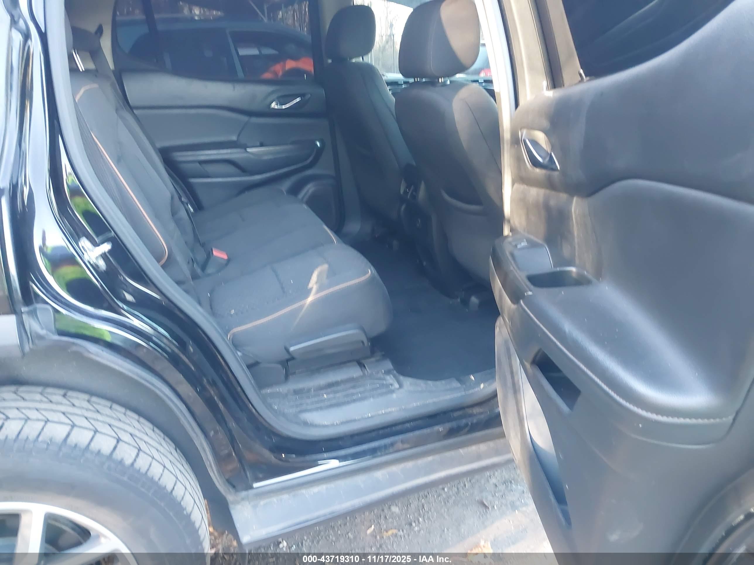 GMC ACADIA image 8