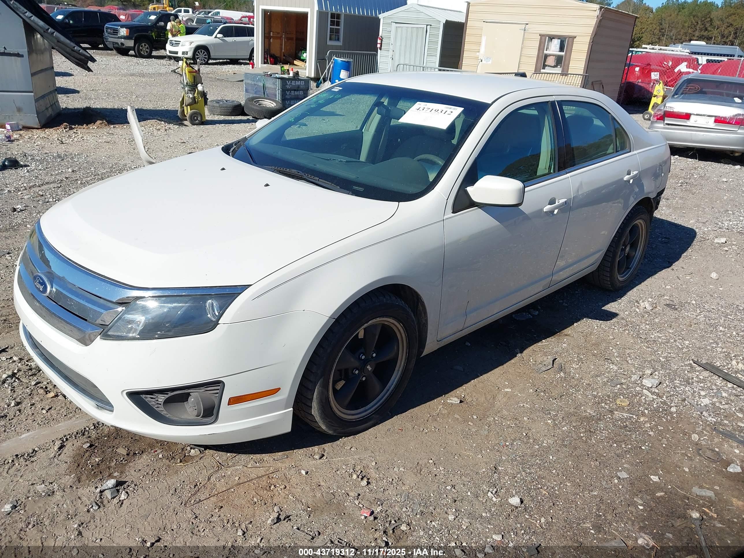 FORD FUSION image 2