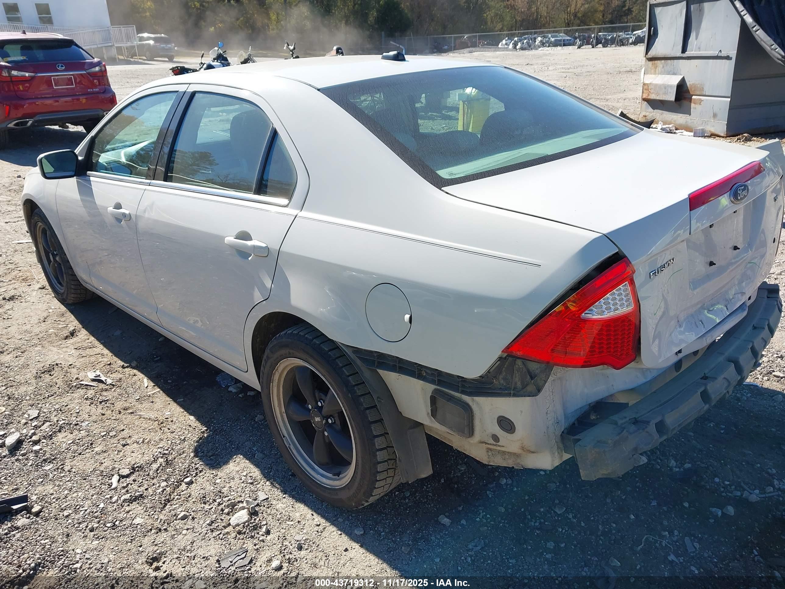 FORD FUSION image 3