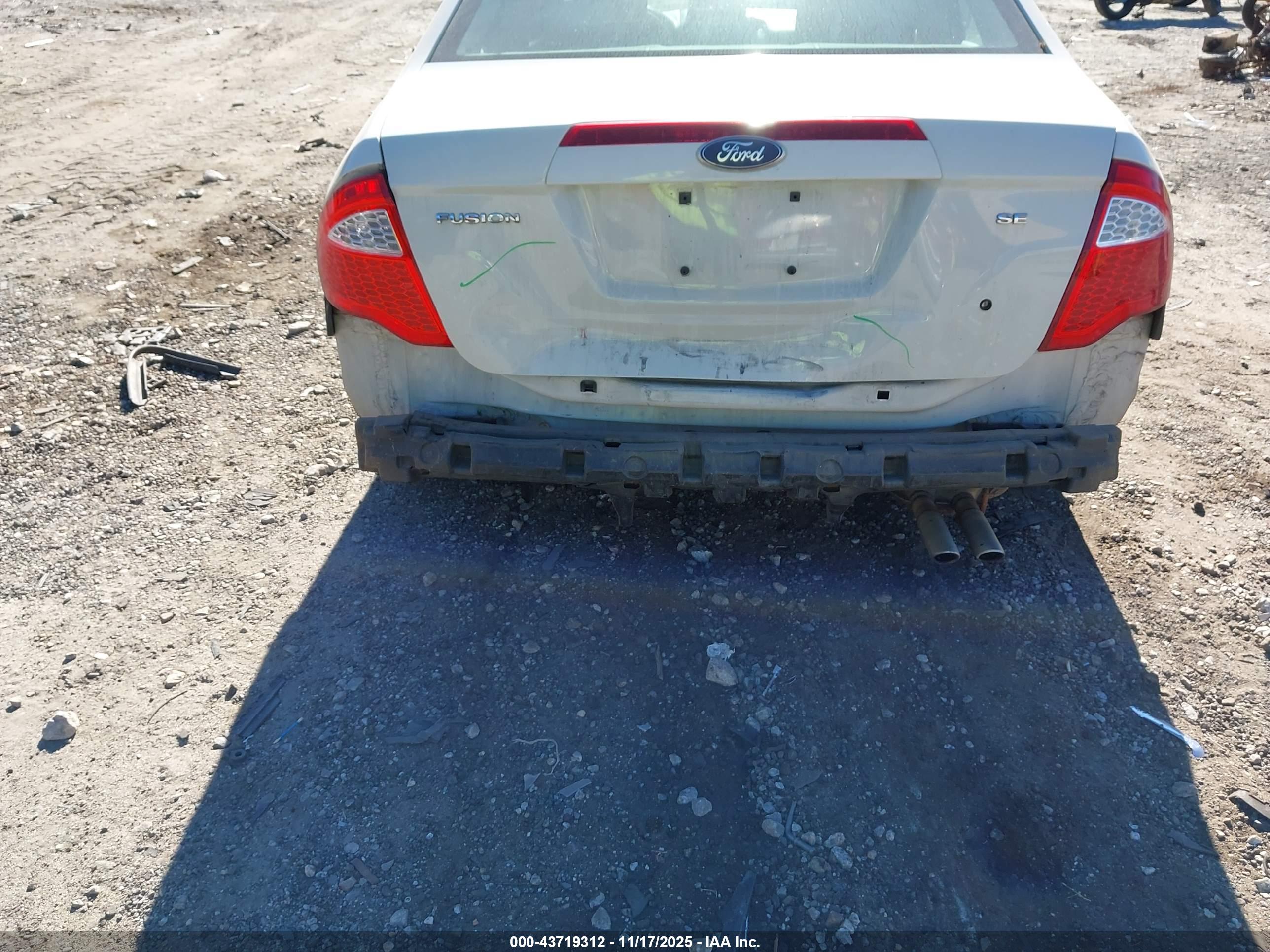 FORD FUSION image 6