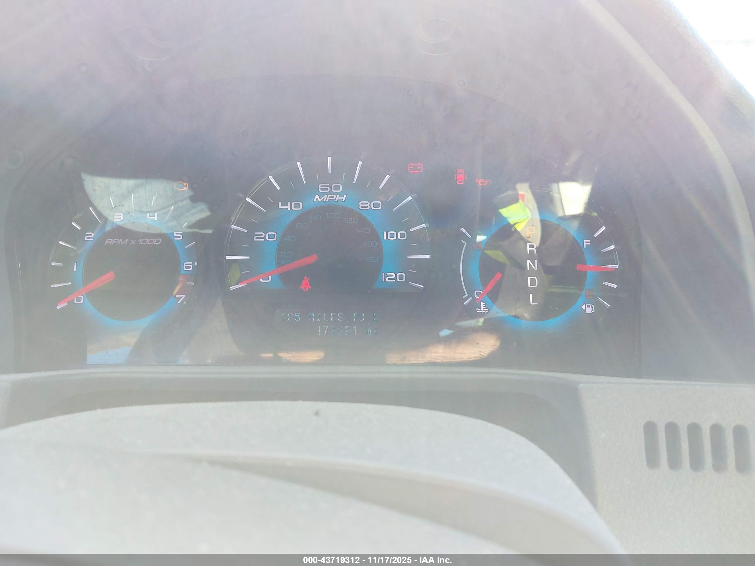 FORD FUSION image 7