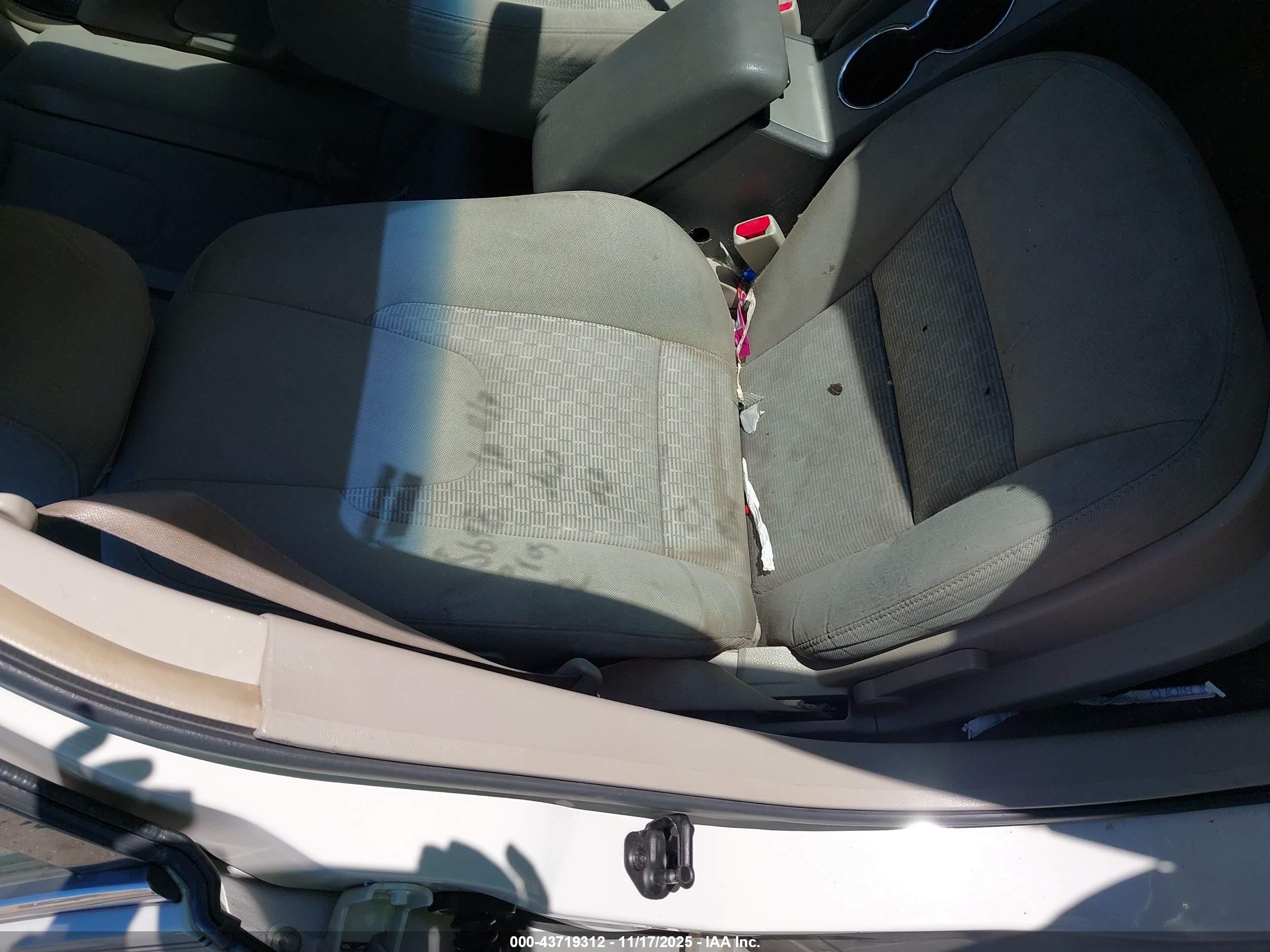 FORD FUSION image 8