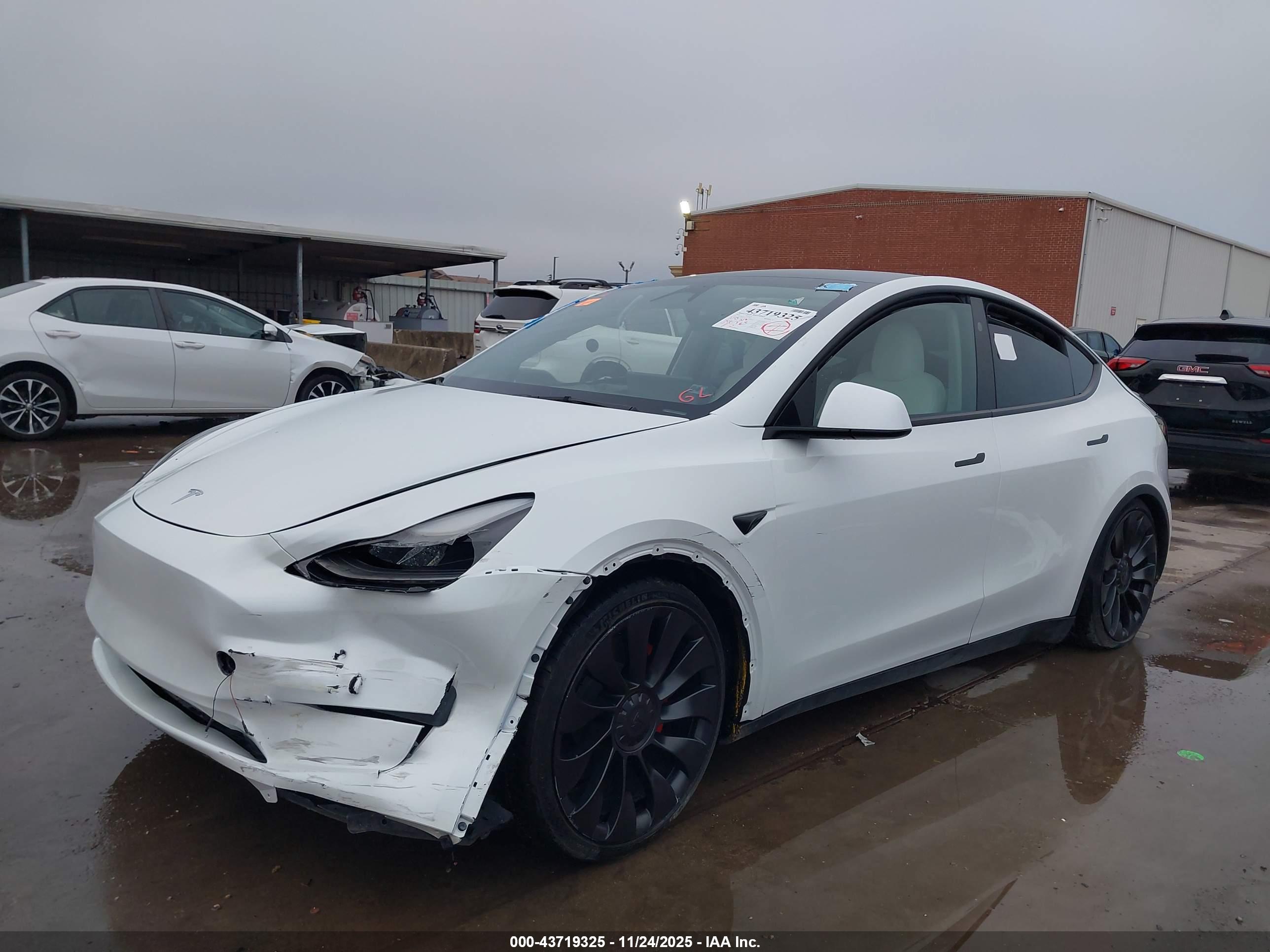 TESLA MODEL image 2