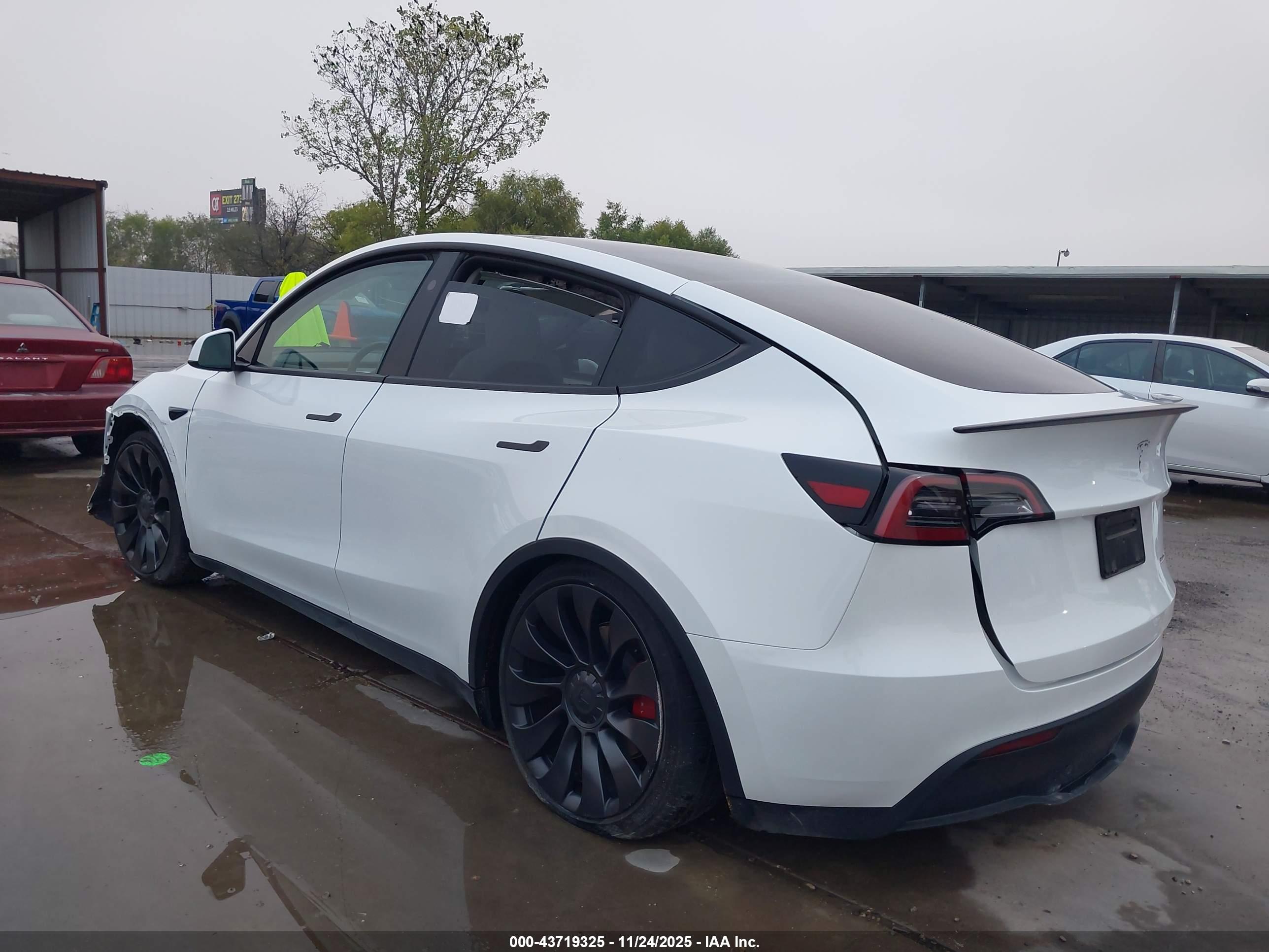 TESLA MODEL image 3