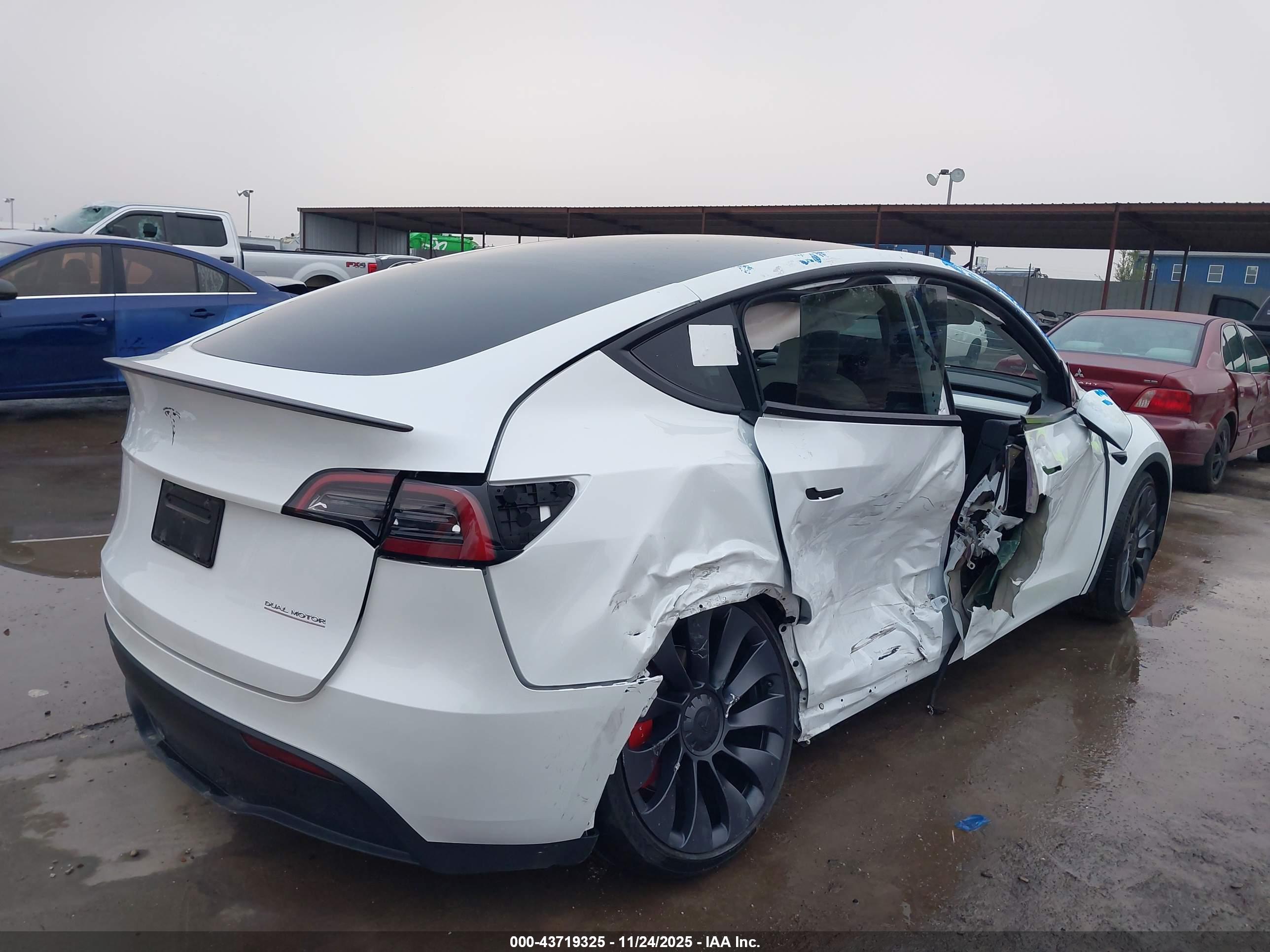 TESLA MODEL image 4