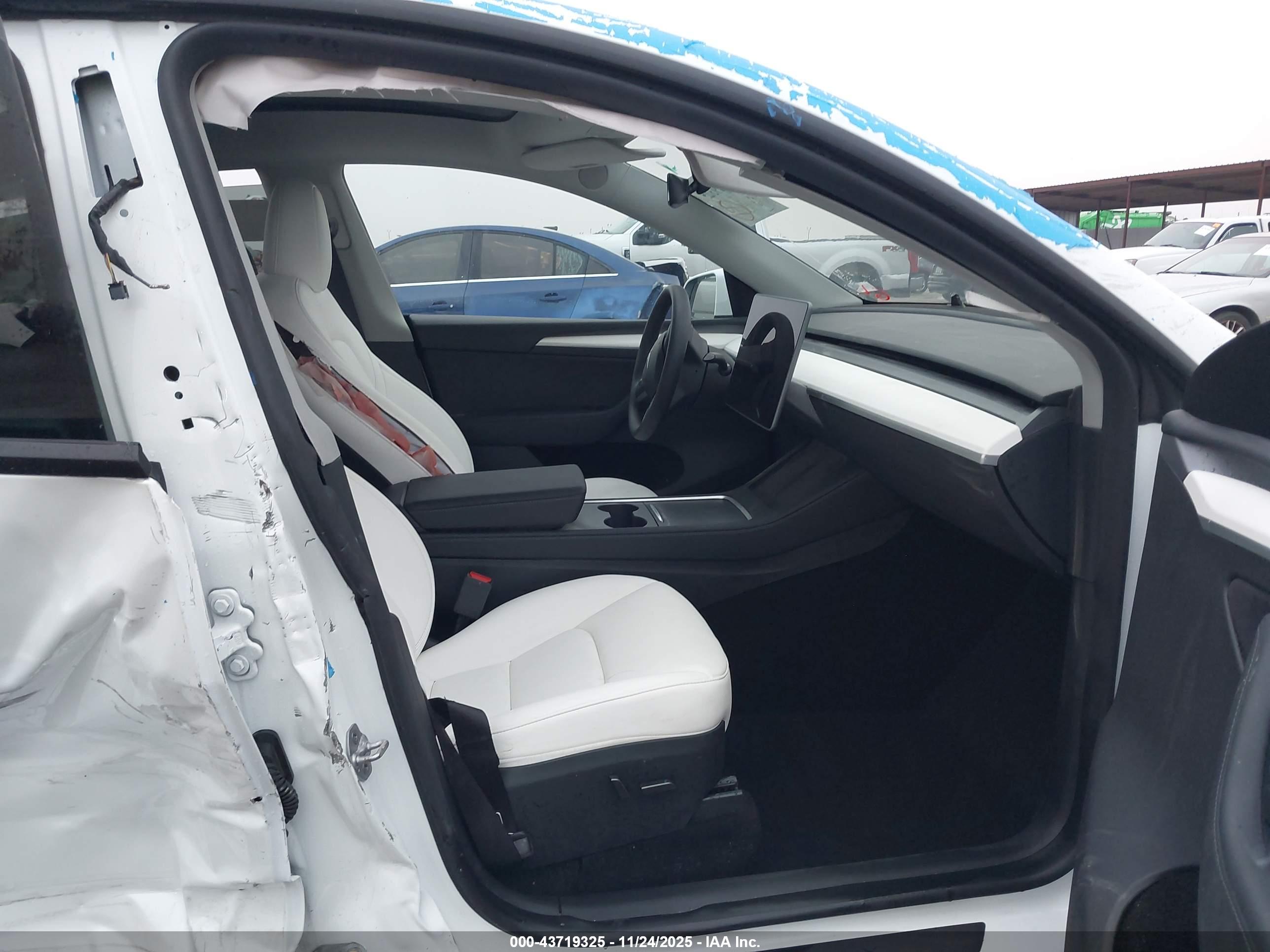TESLA MODEL image 5
