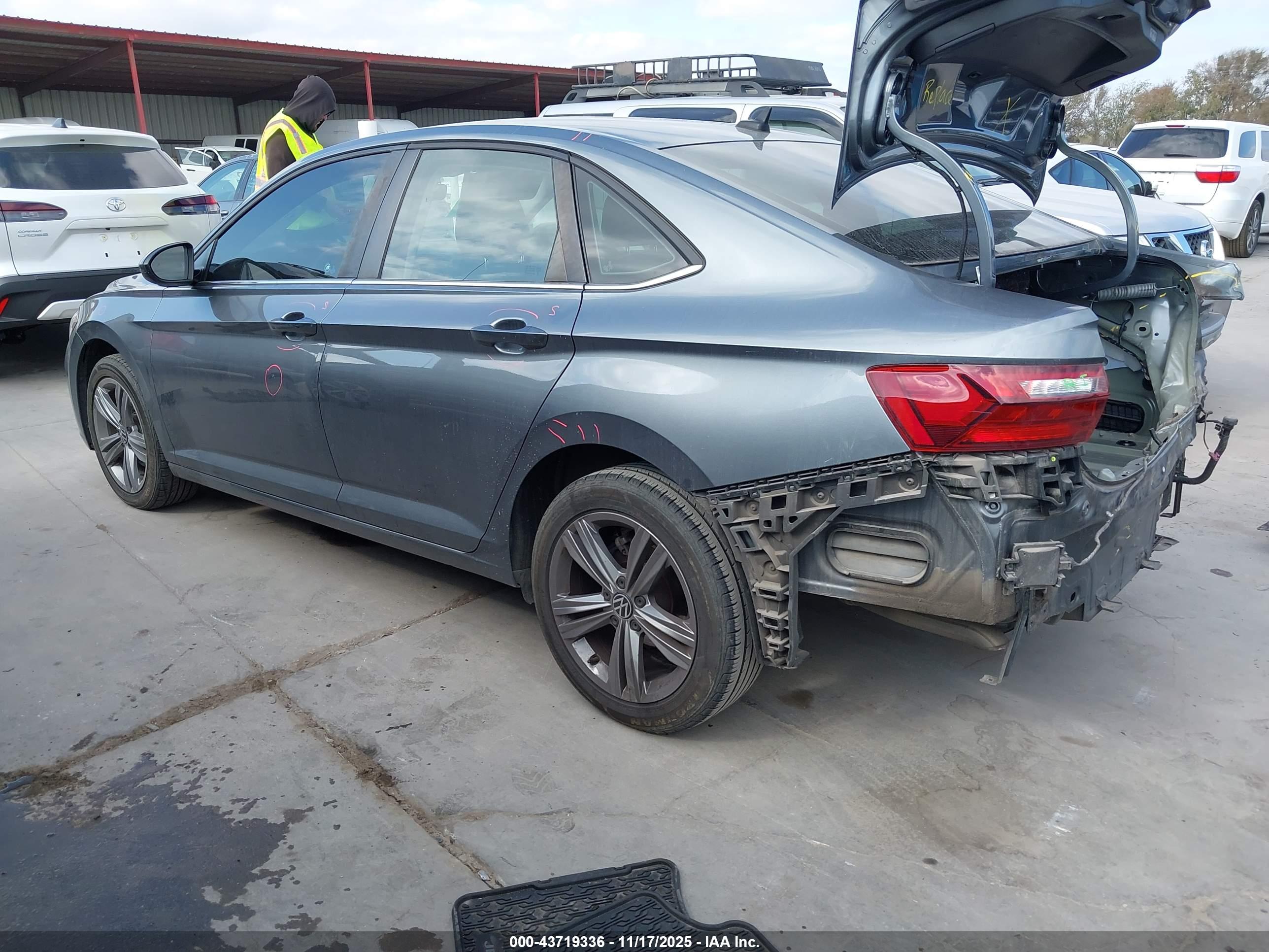 VOLKSWAGEN JETTA image 3