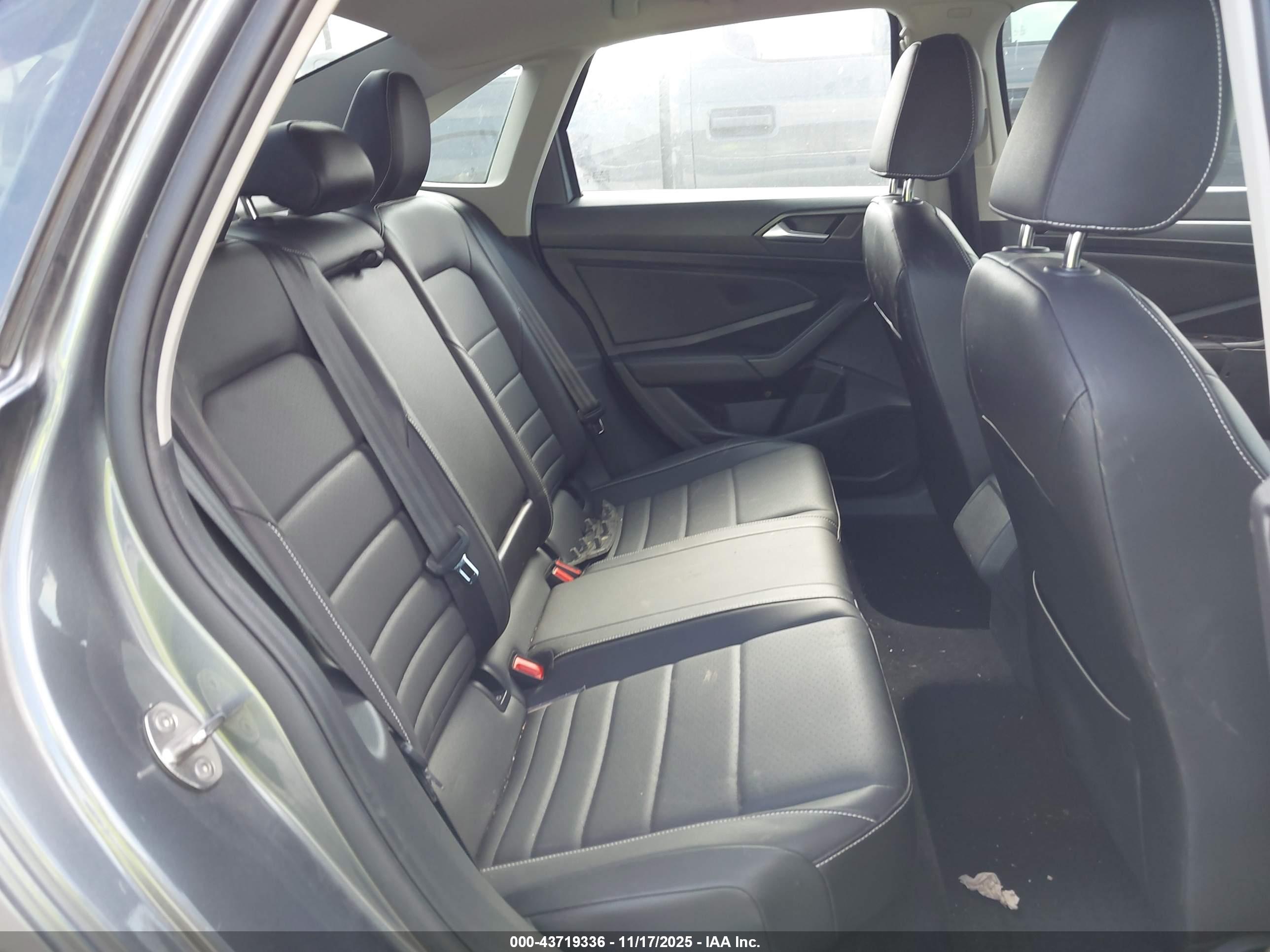 VOLKSWAGEN JETTA image 8