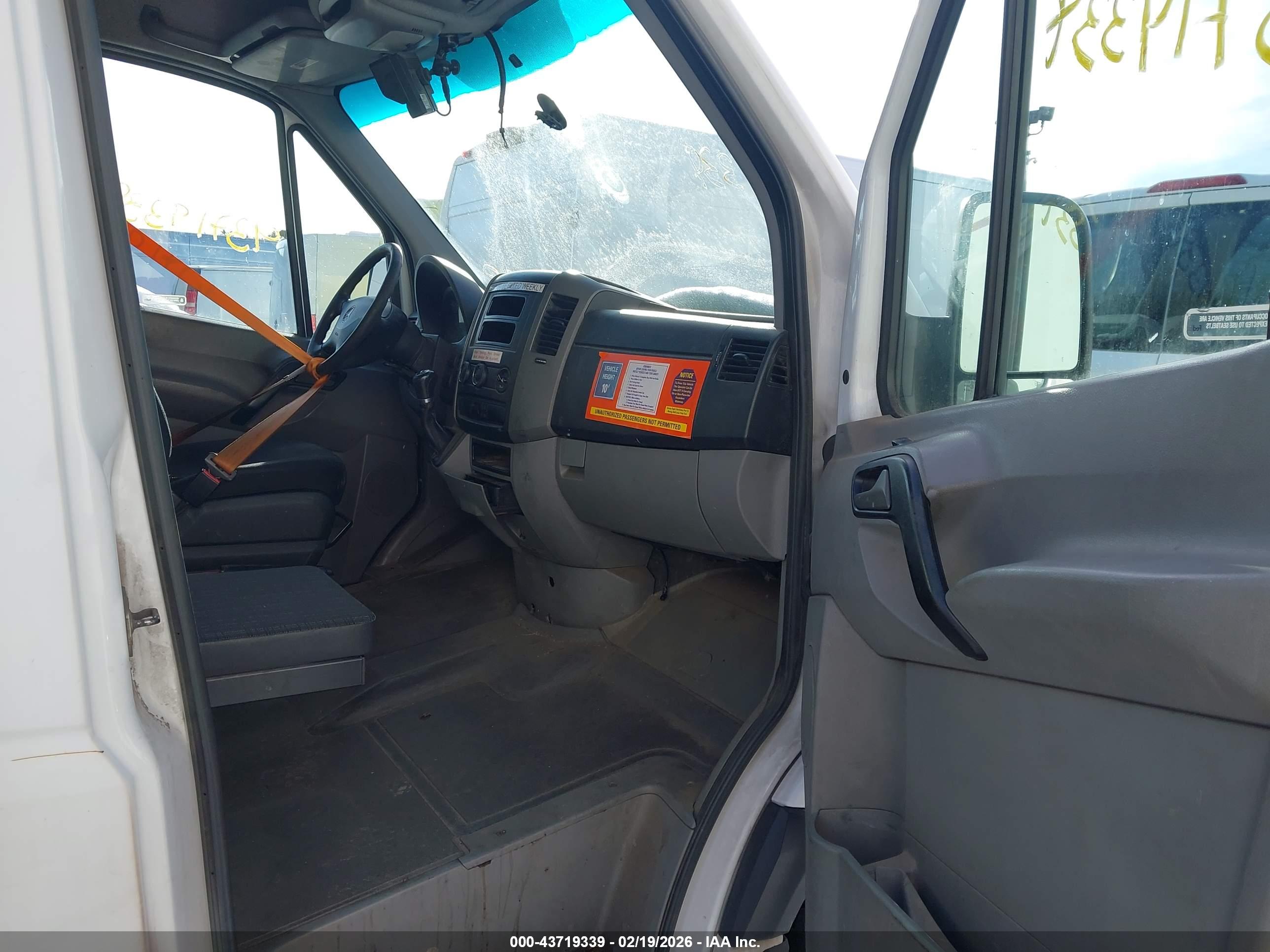 MERCEDES-BENZ SPRINTER image 5