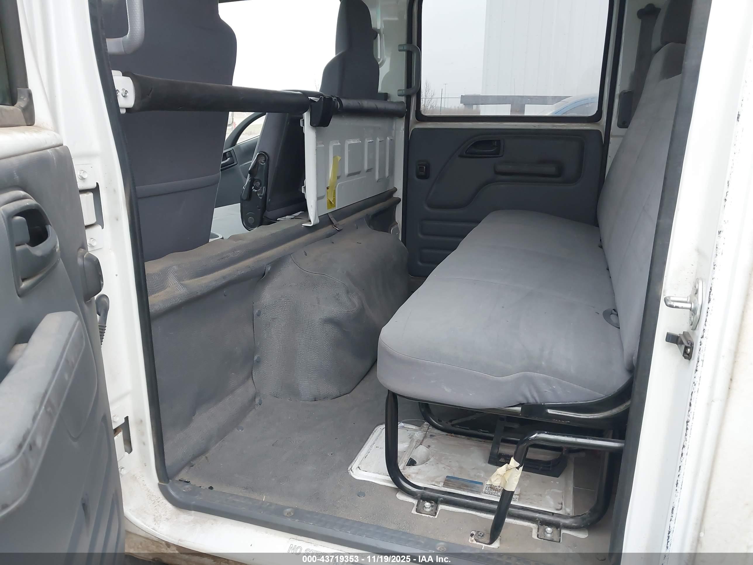 ISUZU NPR image 8