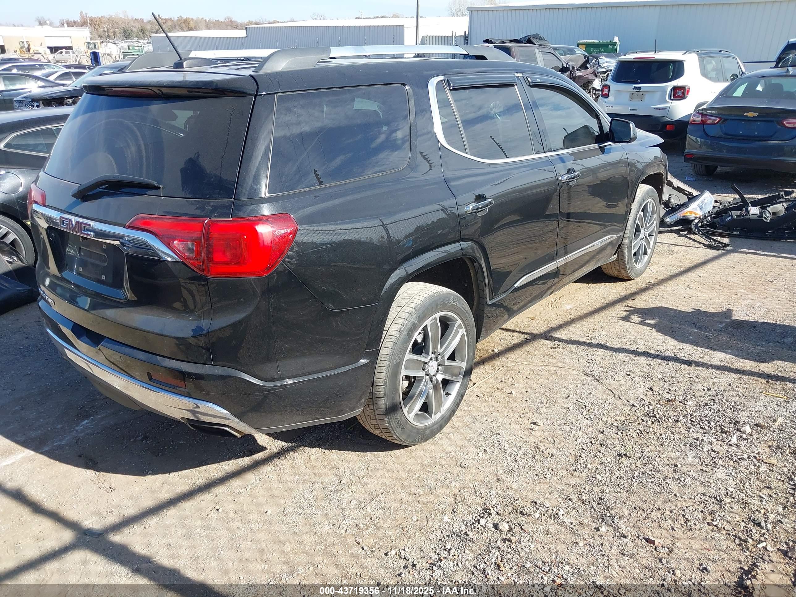 GMC ACADIA image 4