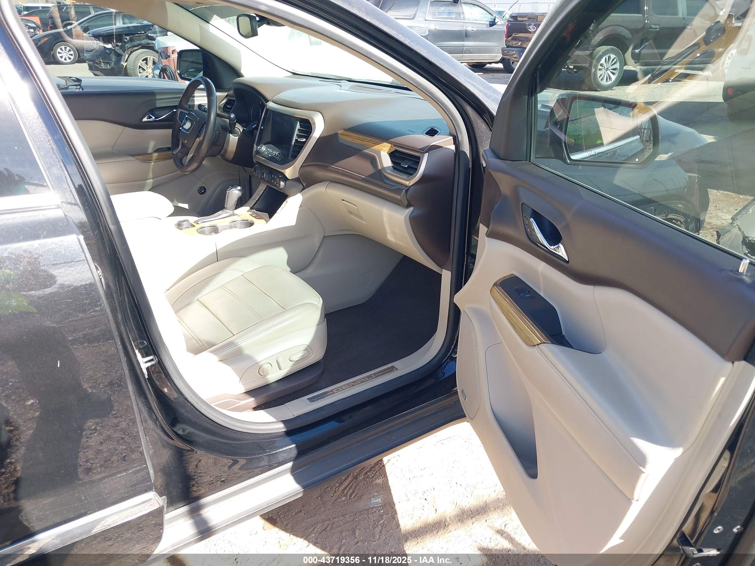 GMC ACADIA image 5
