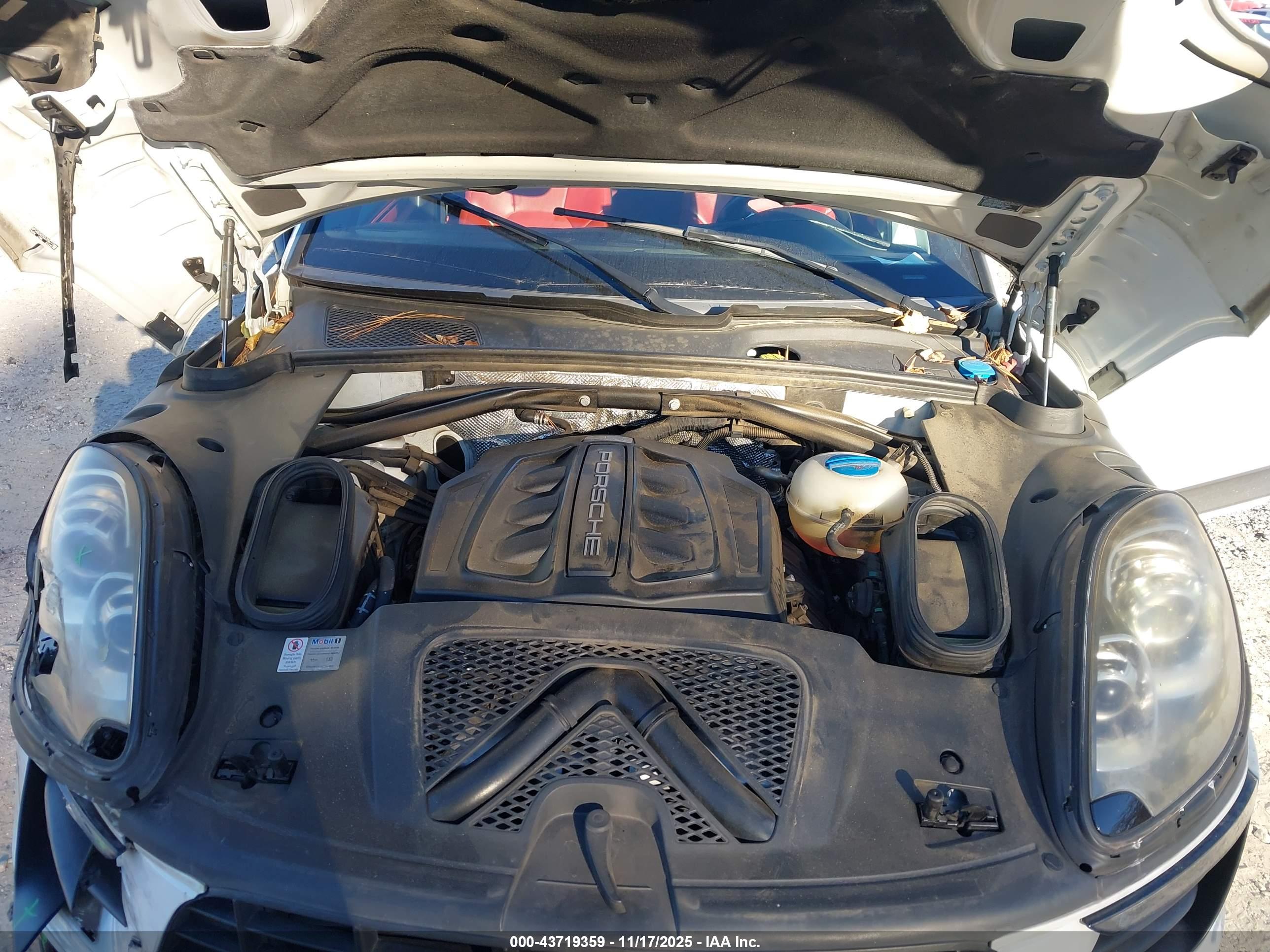 PORSCHE MACAN image 10