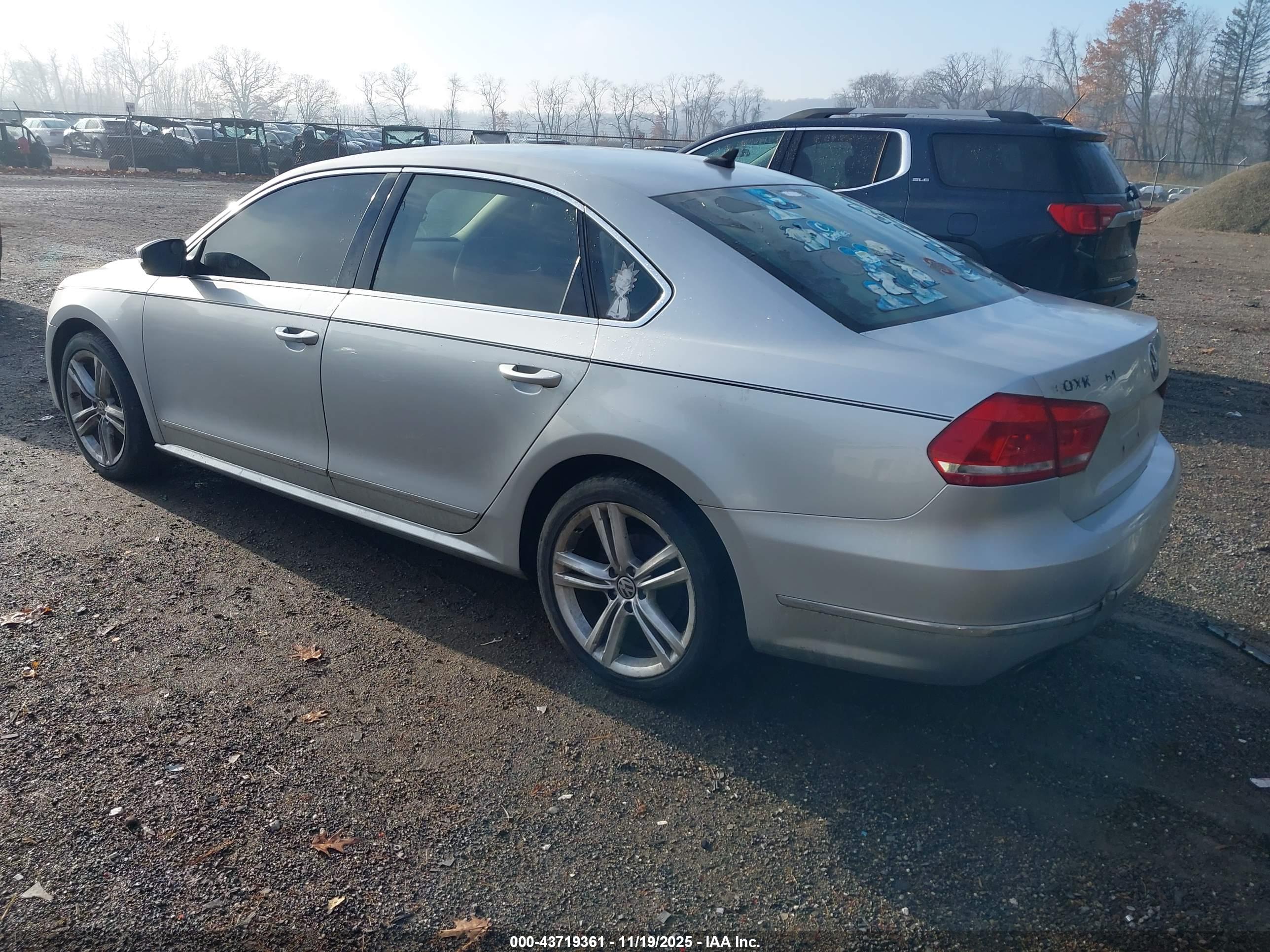 VOLKSWAGEN PASSAT image 3