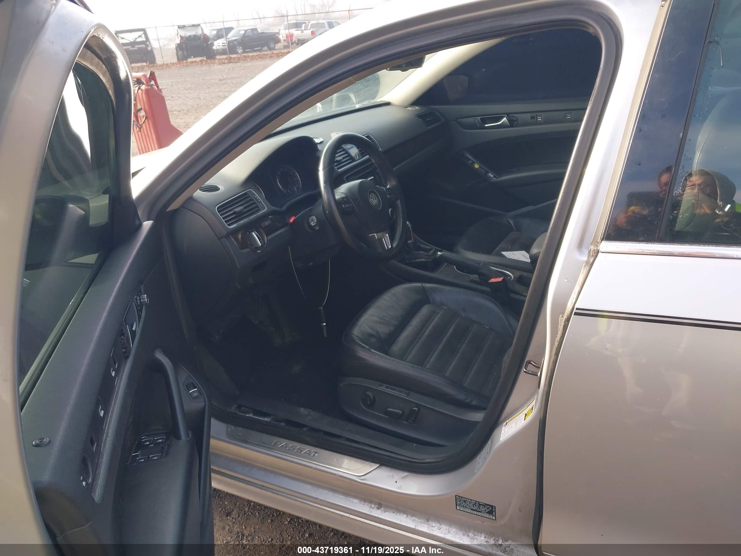 VOLKSWAGEN PASSAT image 5