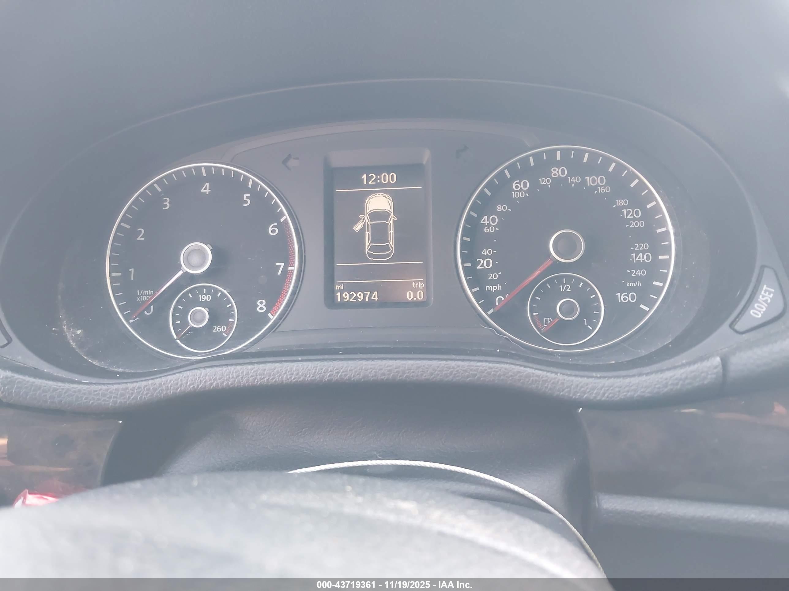 VOLKSWAGEN PASSAT image 7