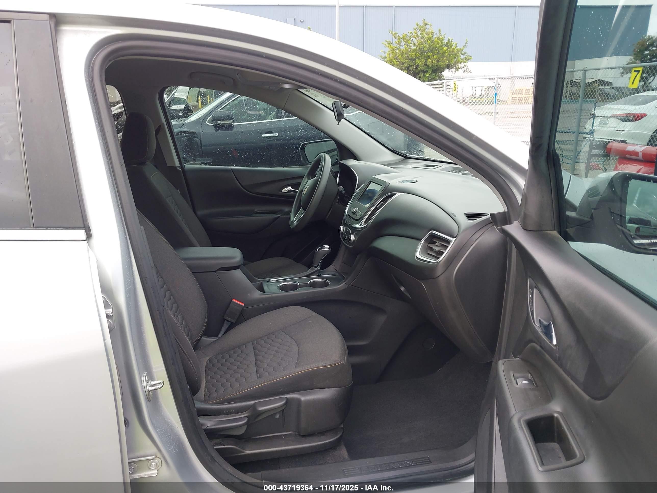 CHEVROLET EQUINOX image 5
