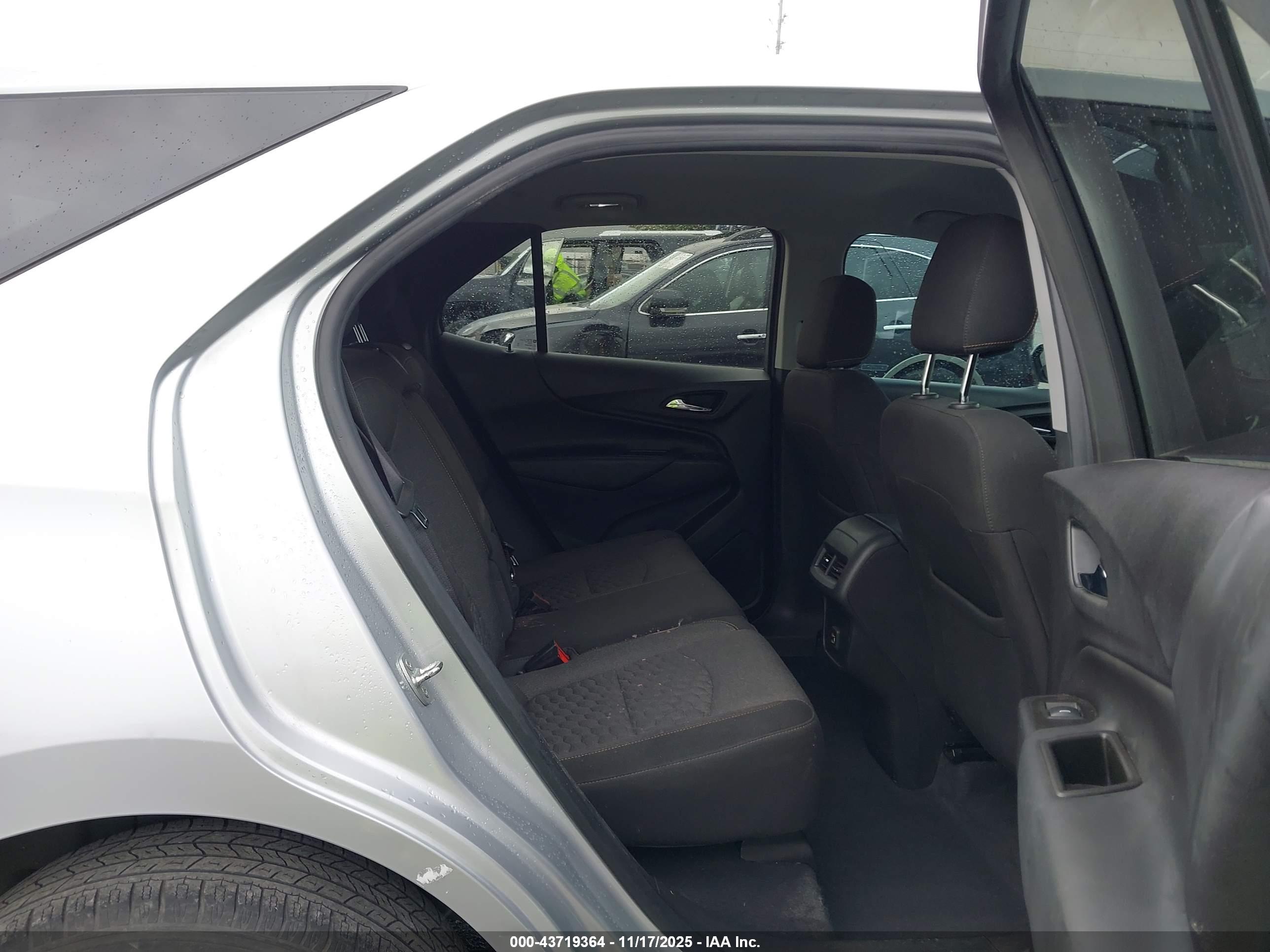 CHEVROLET EQUINOX image 8