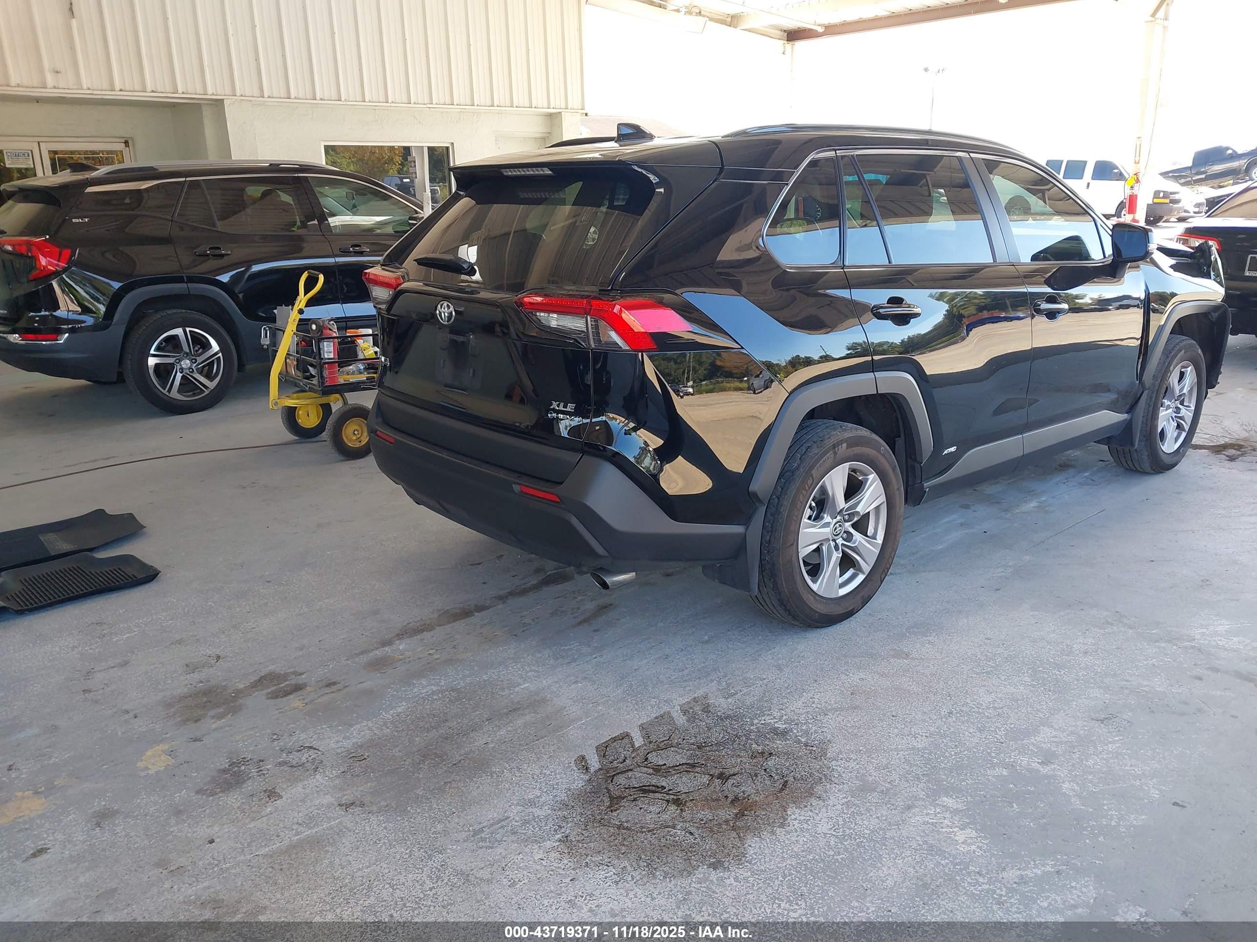 TOYOTA RAV4 image 4