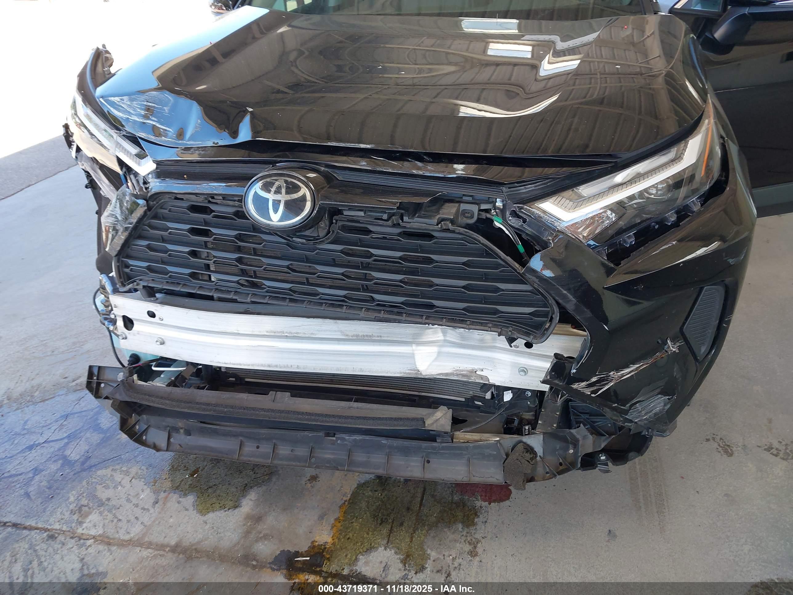 TOYOTA RAV4 image 6