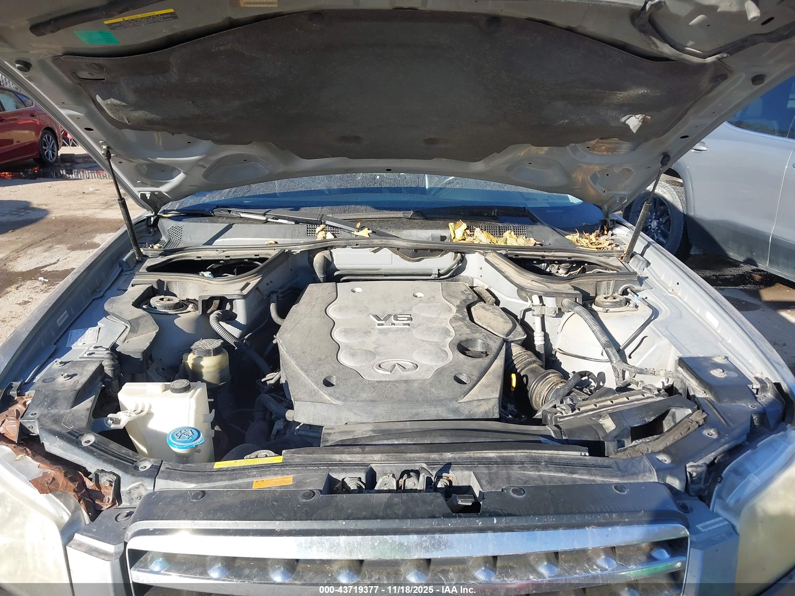 INFINITI FX35 image 10