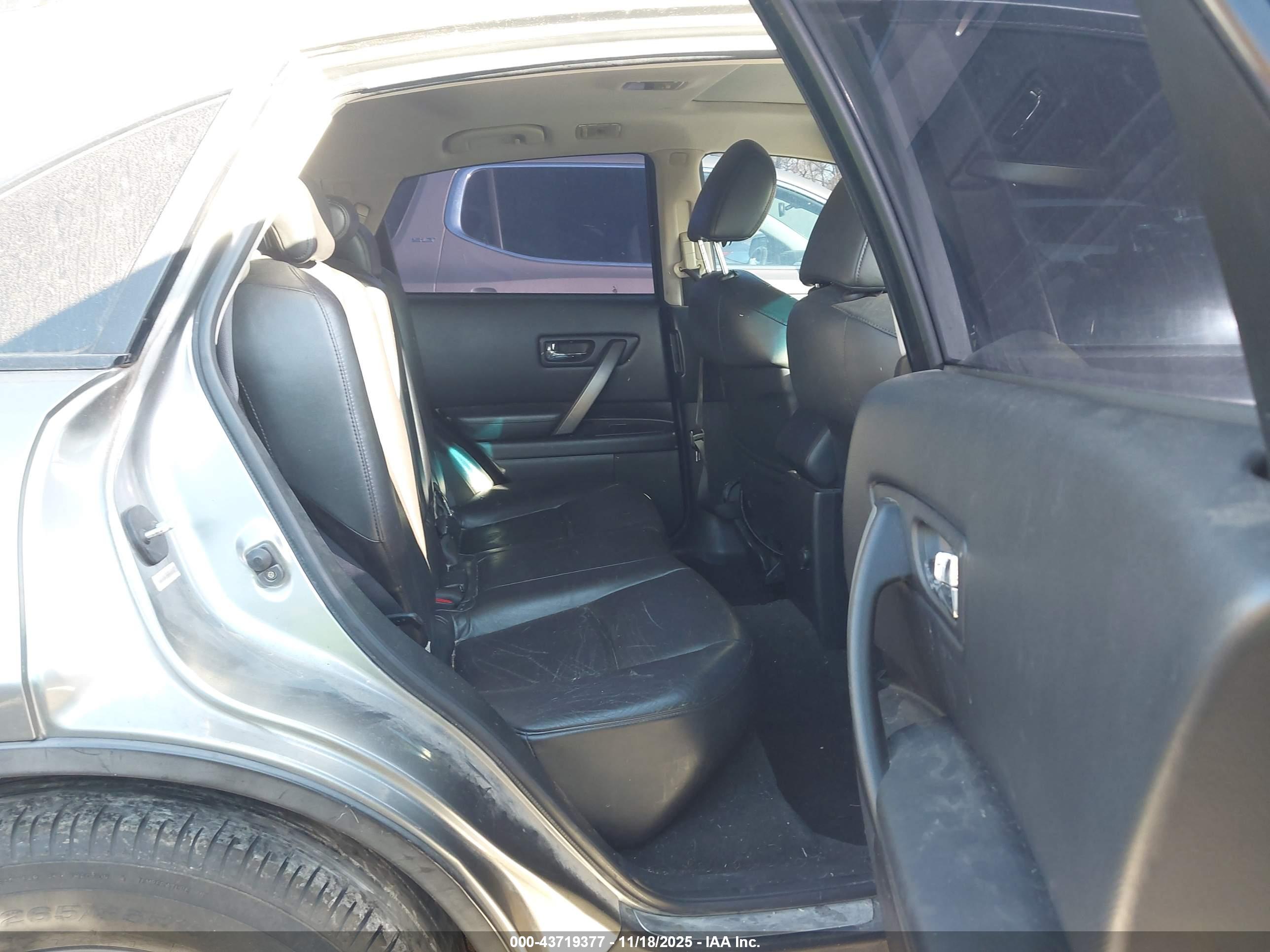 INFINITI FX35 image 8
