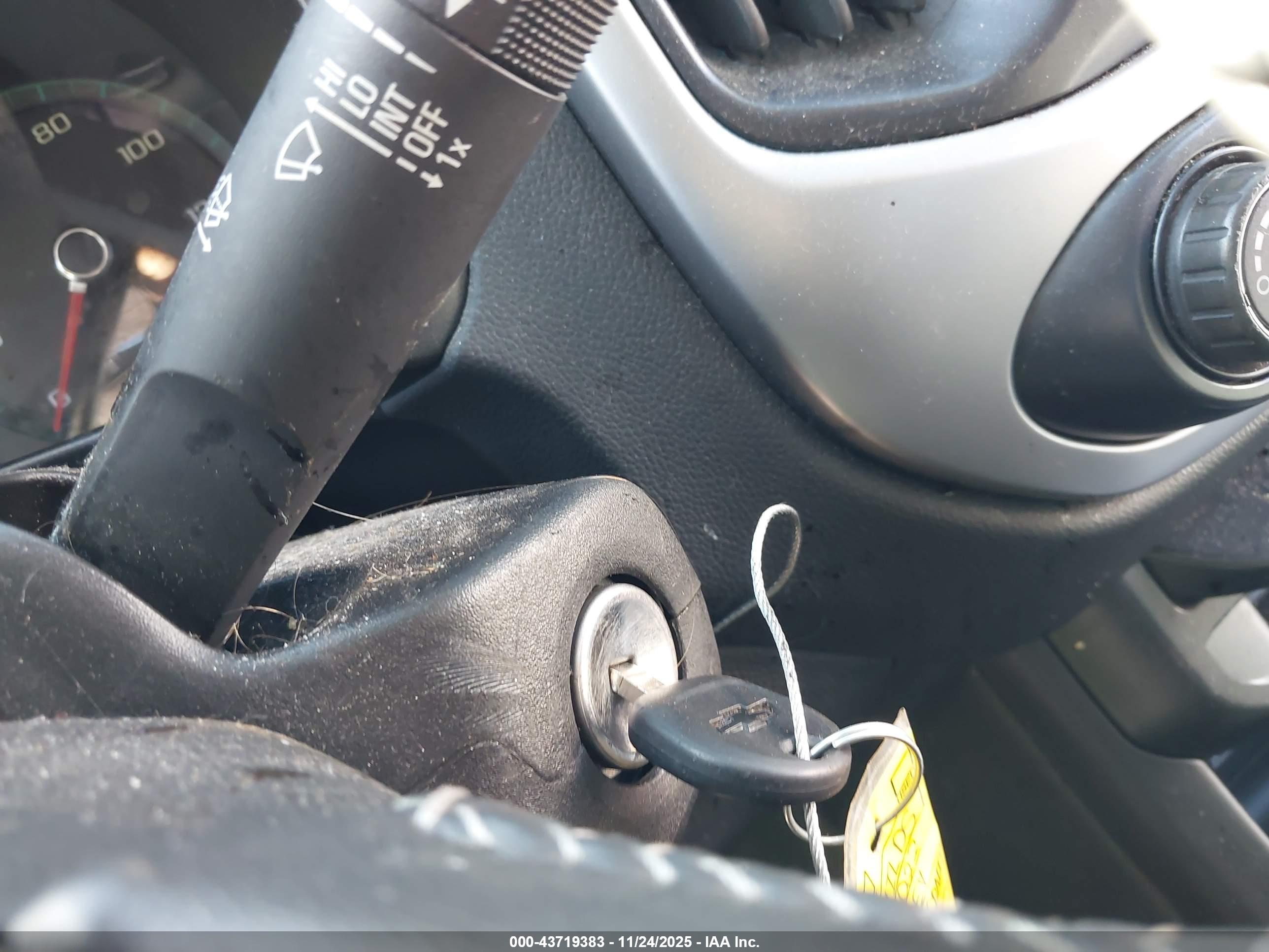 CHEVROLET COLORADO image 11
