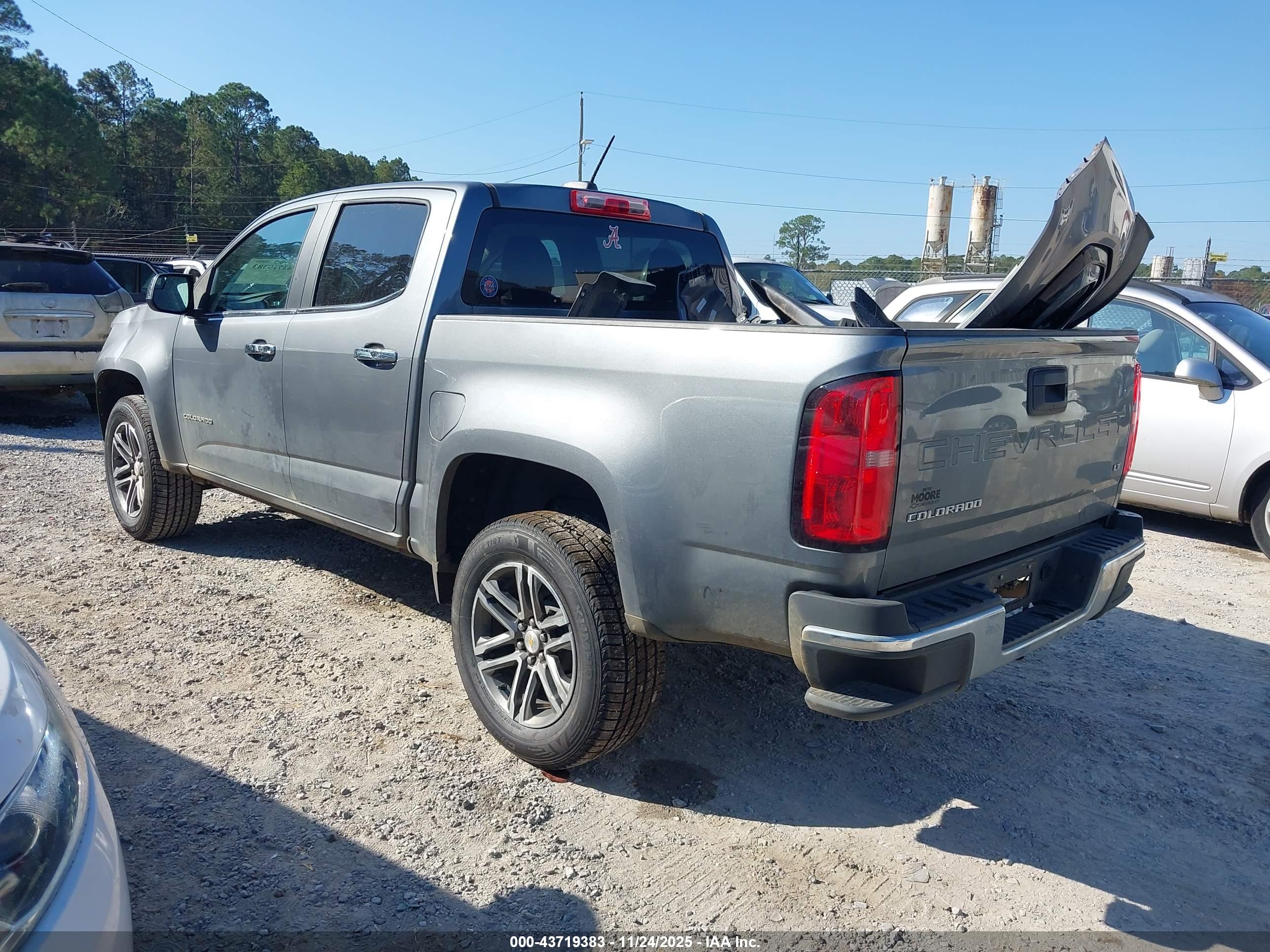 CHEVROLET COLORADO image 3