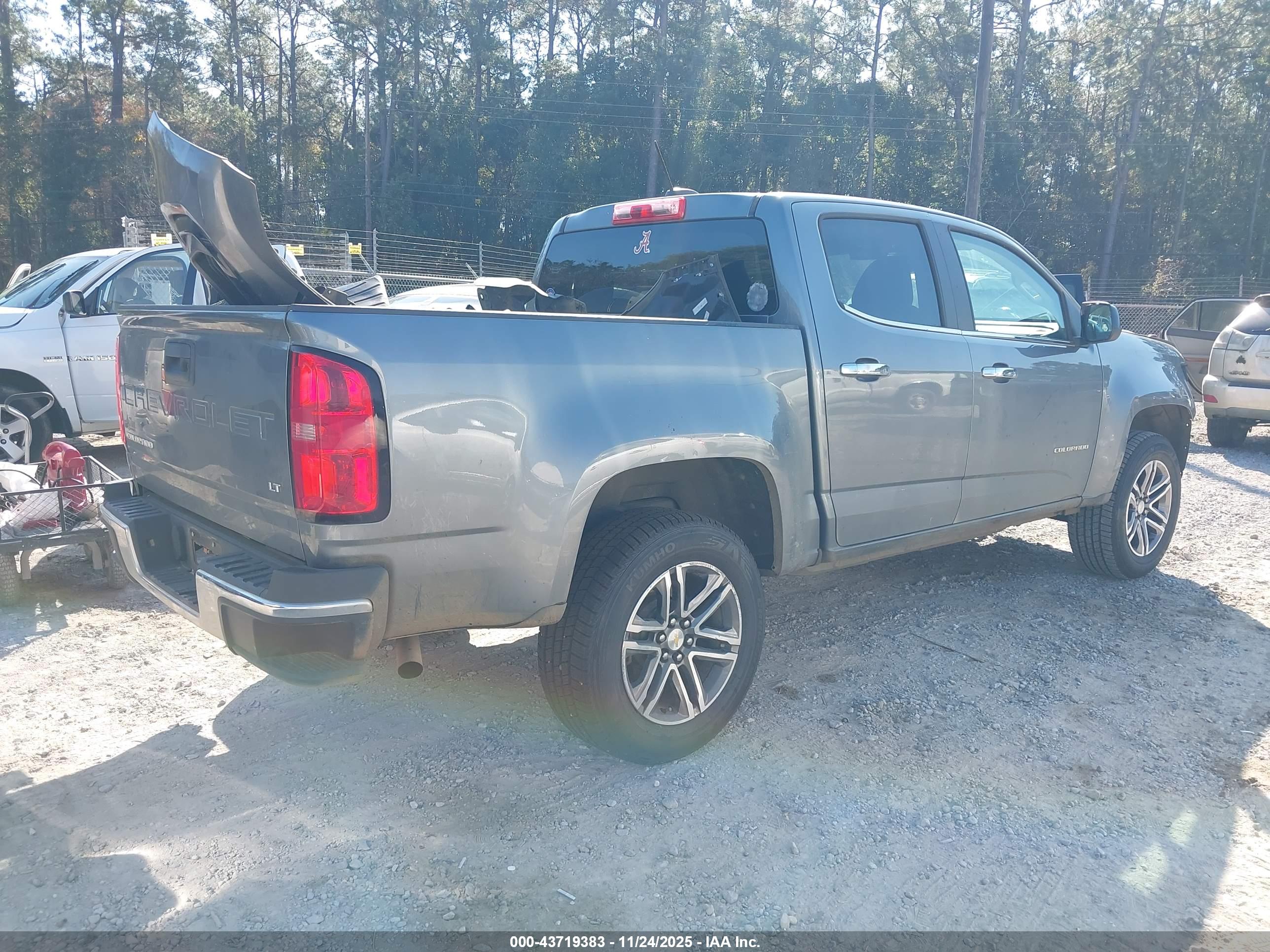 CHEVROLET COLORADO image 4
